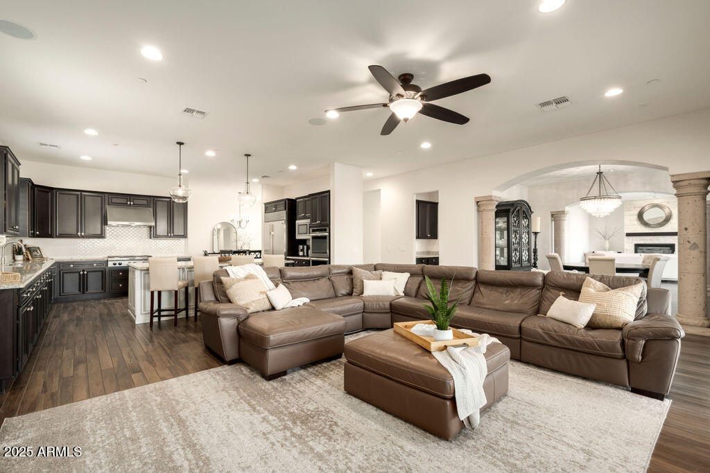 5528 E WINDSTONE Trail