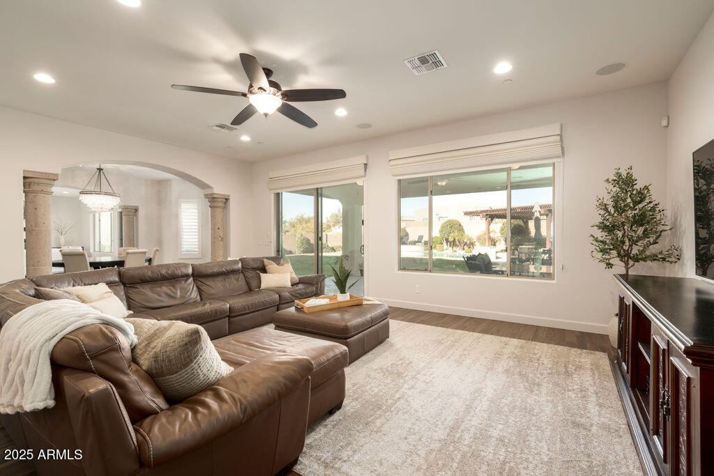 5528 E WINDSTONE Trail