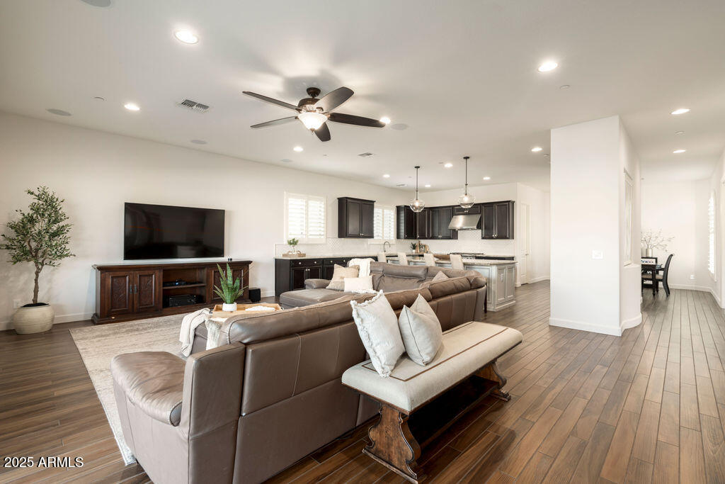 5528 E WINDSTONE Trail