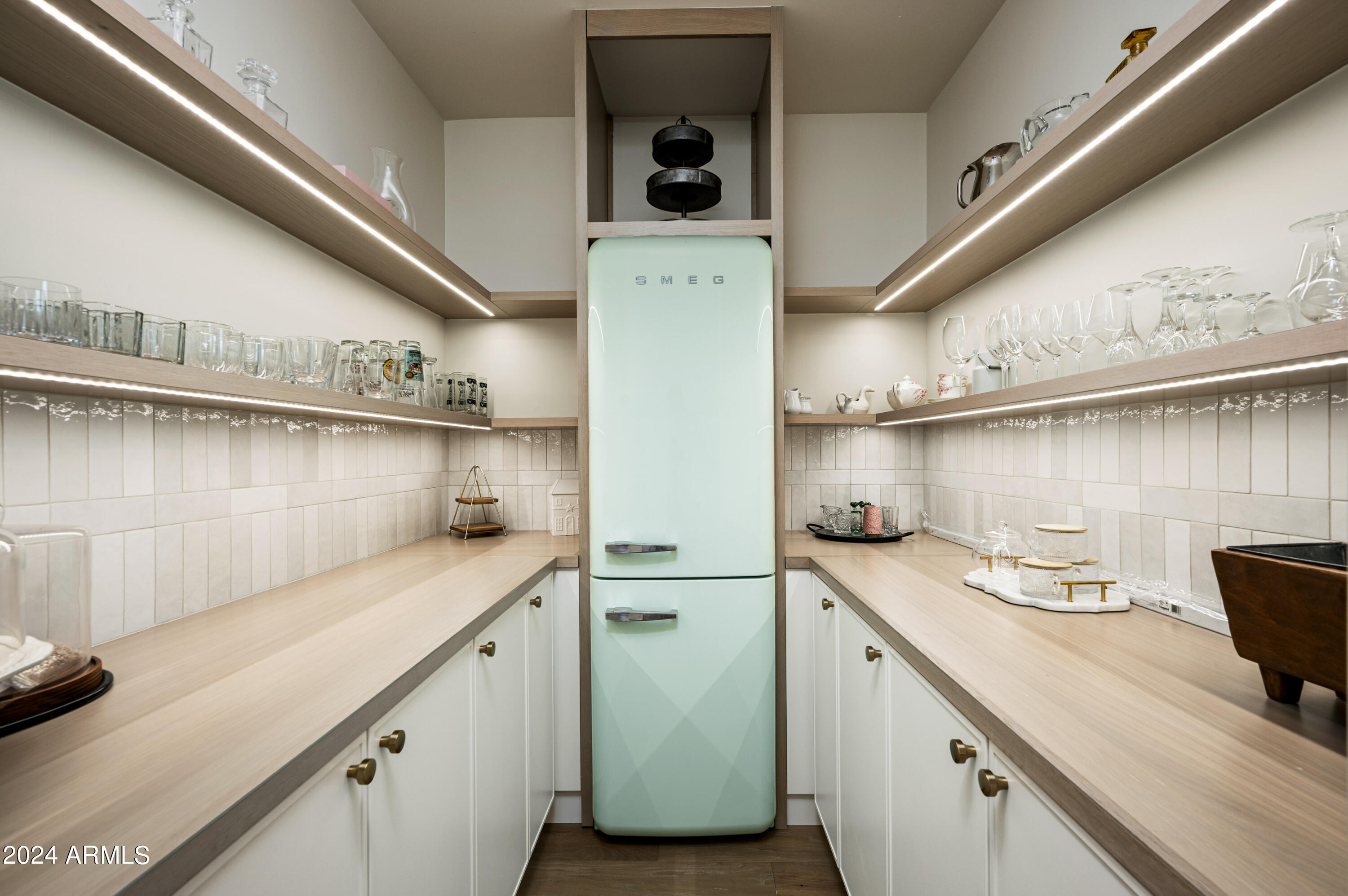 8250 E VIA DEL SOL Drive