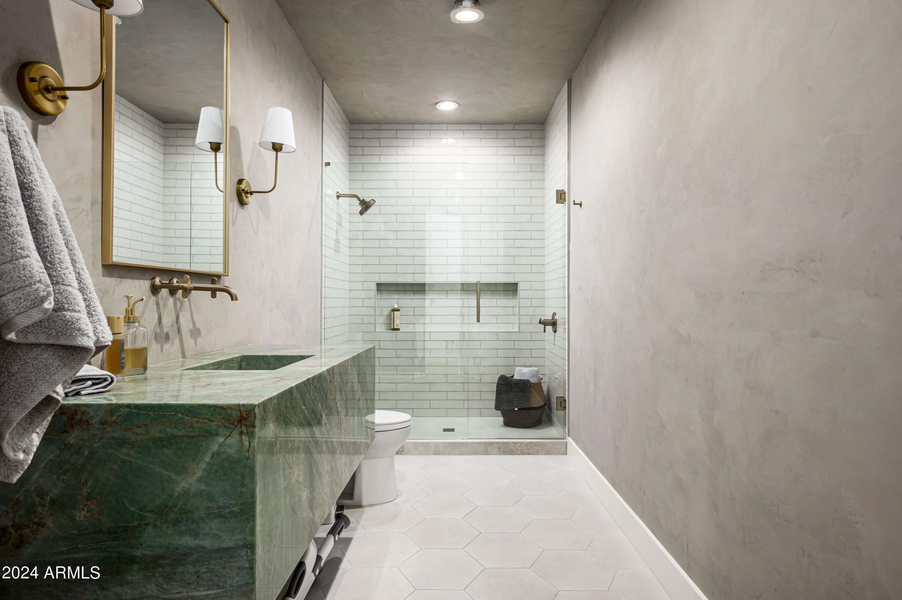 8250 E VIA DEL SOL Drive