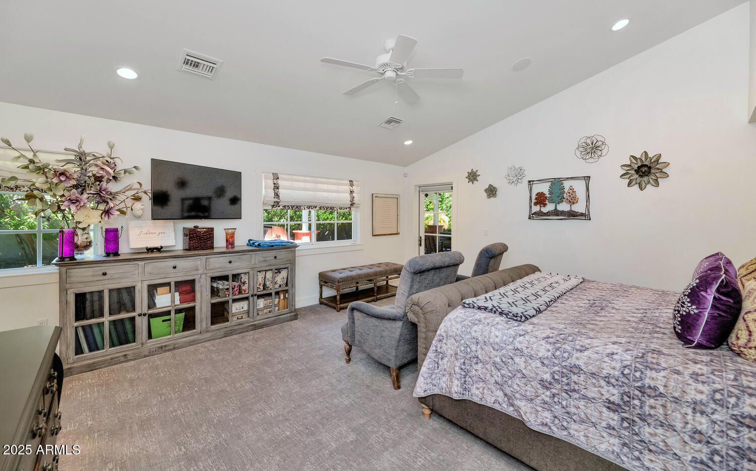 6228 E CALLE DEL MEDIA --