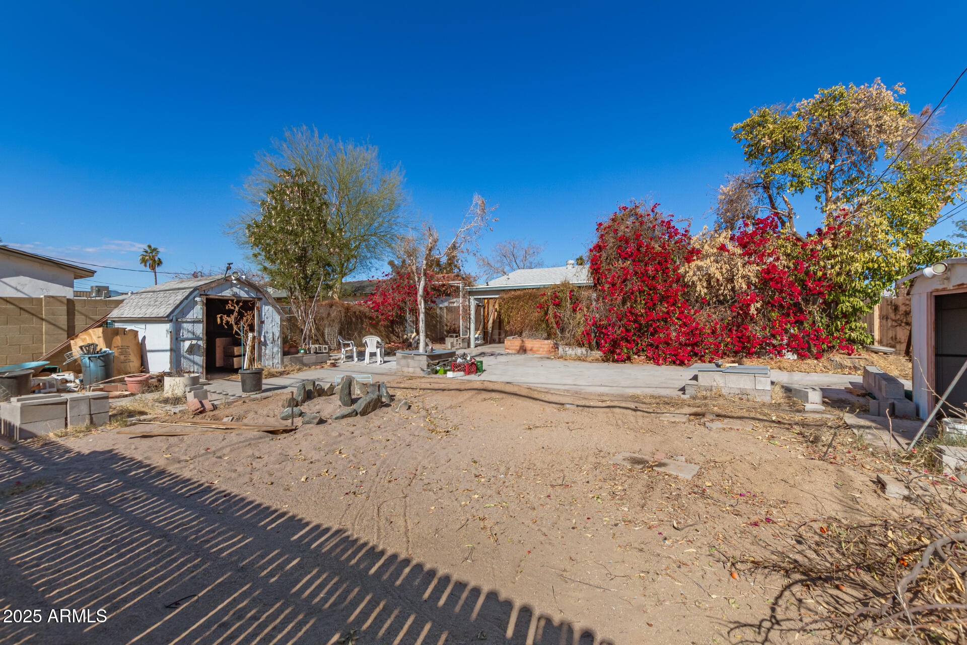 2335 W TUCKEY Lane