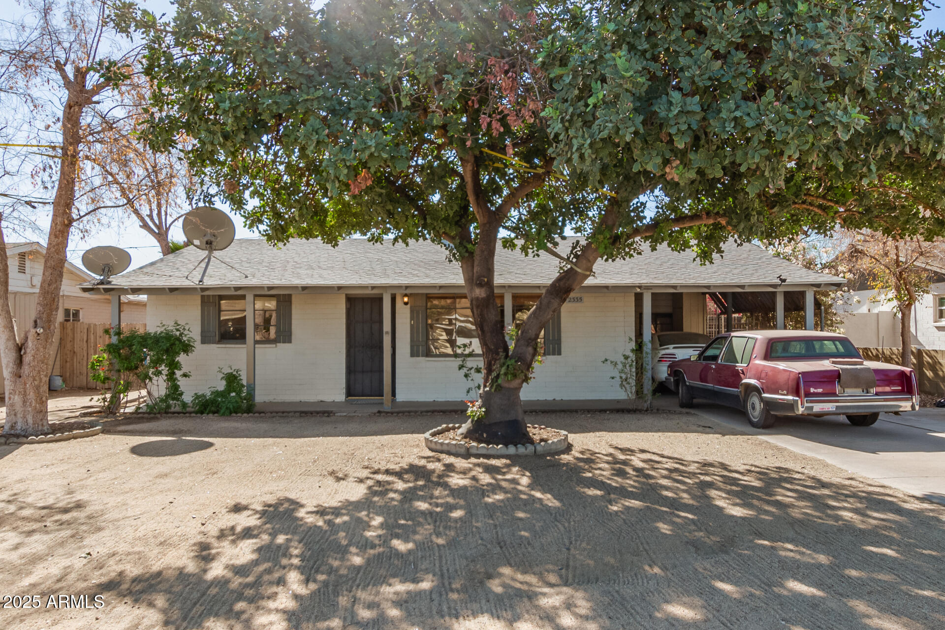 2335 W TUCKEY Lane