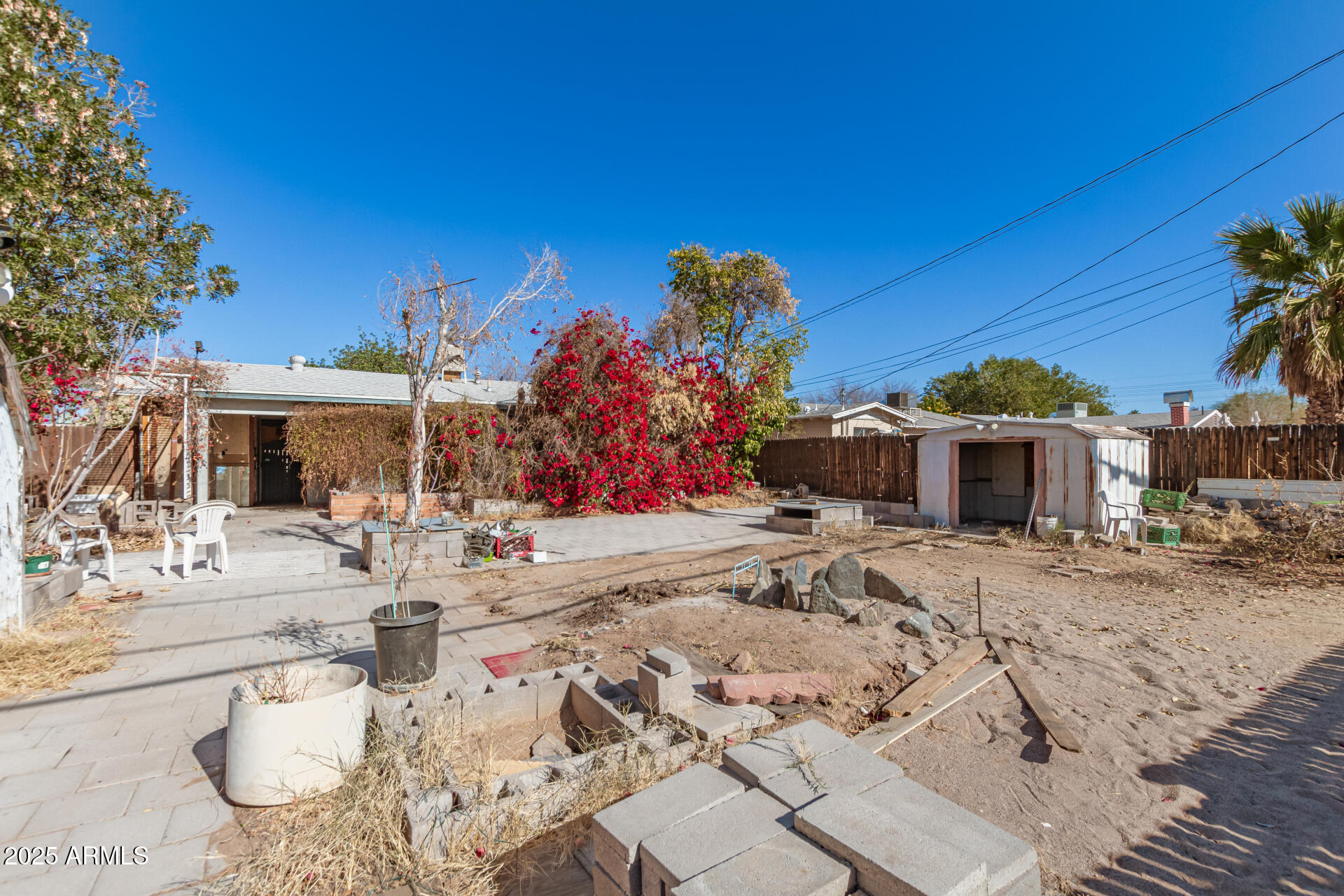 2335 W TUCKEY Lane