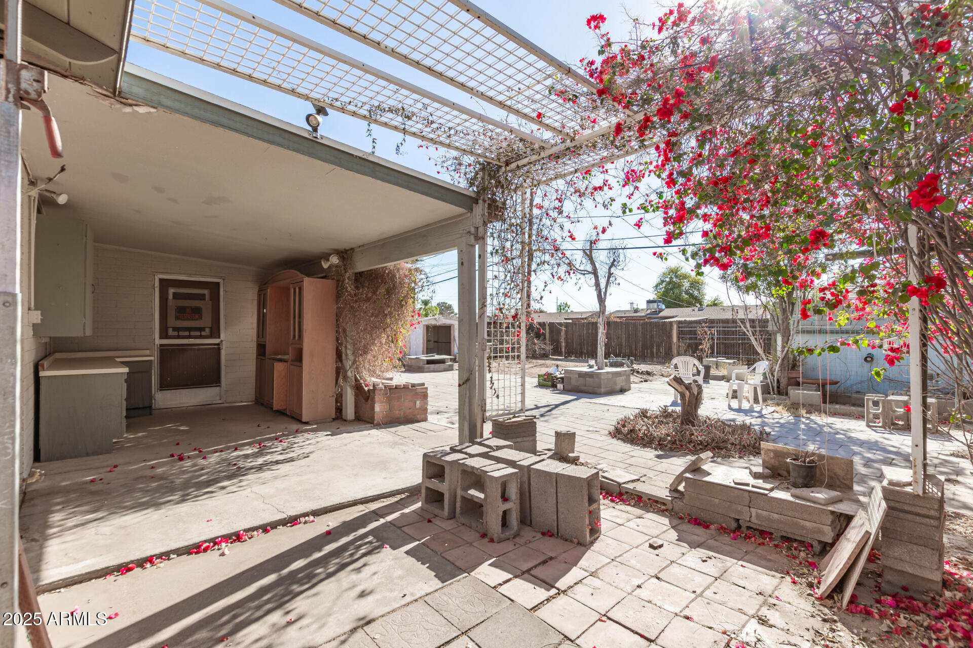 2335 W TUCKEY Lane