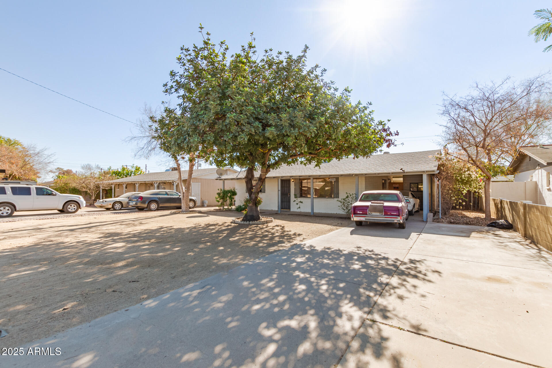 2335 W TUCKEY Lane