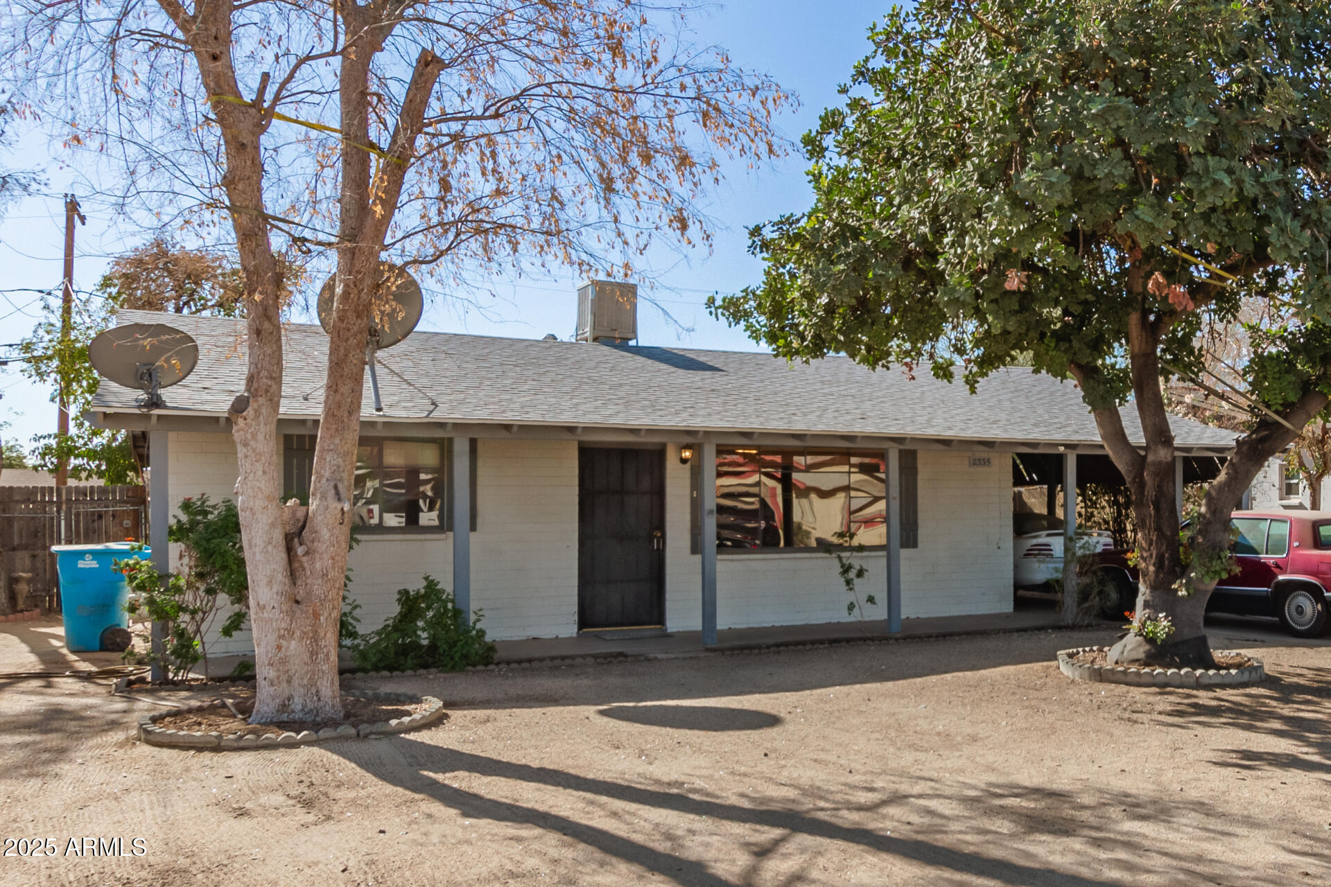 2335 W TUCKEY Lane