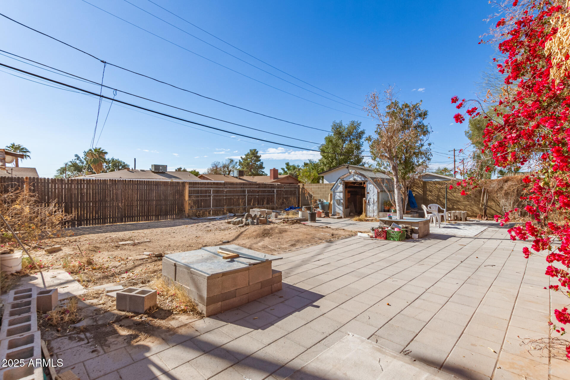 2335 W TUCKEY Lane