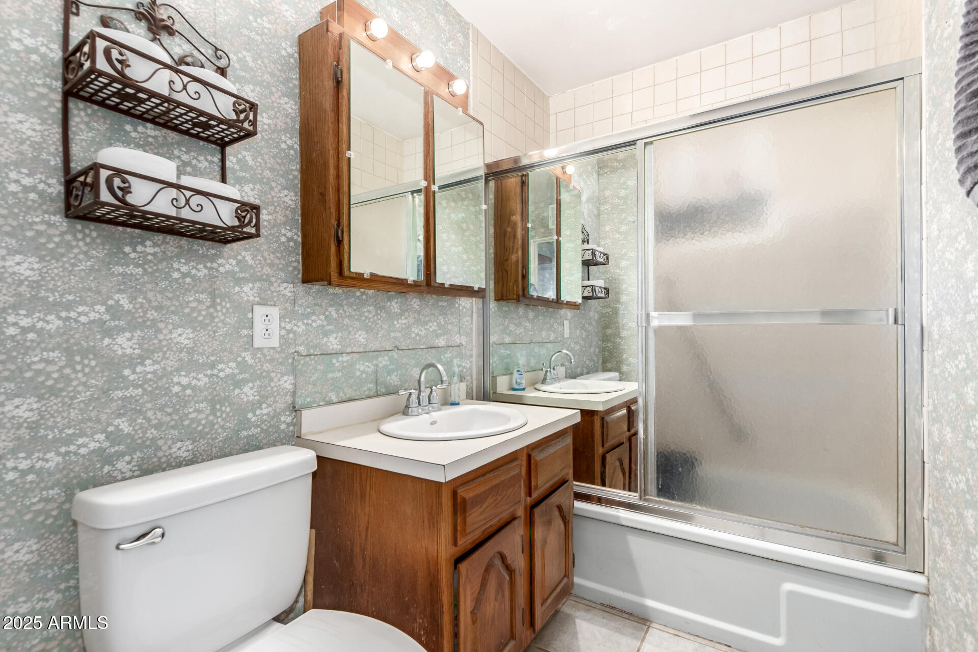 2335 W TUCKEY Lane