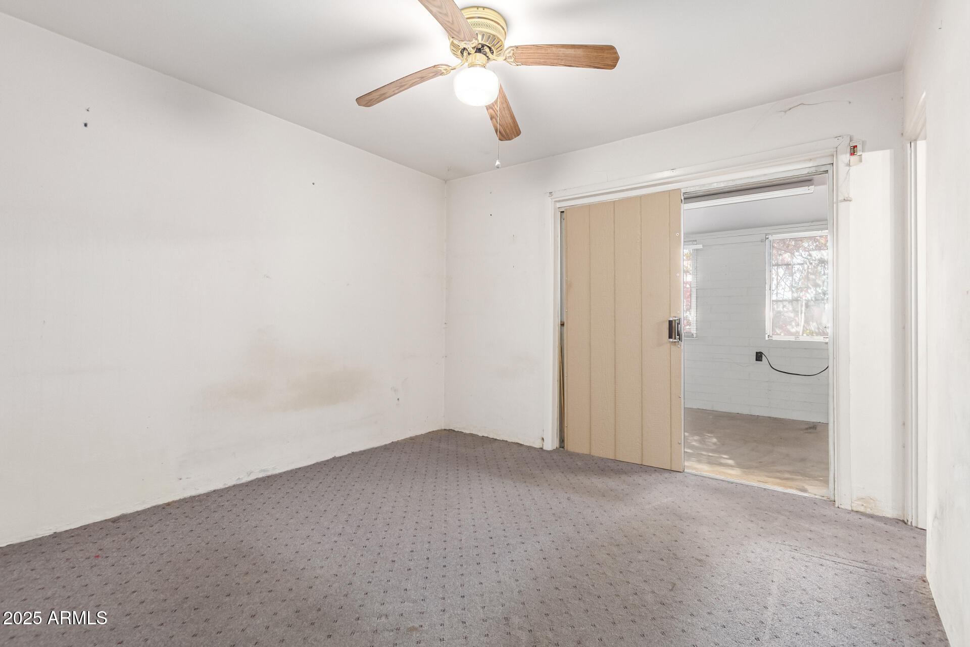 2335 W TUCKEY Lane