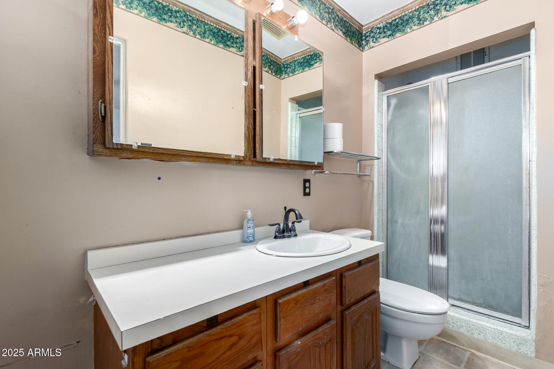 2335 W TUCKEY Lane