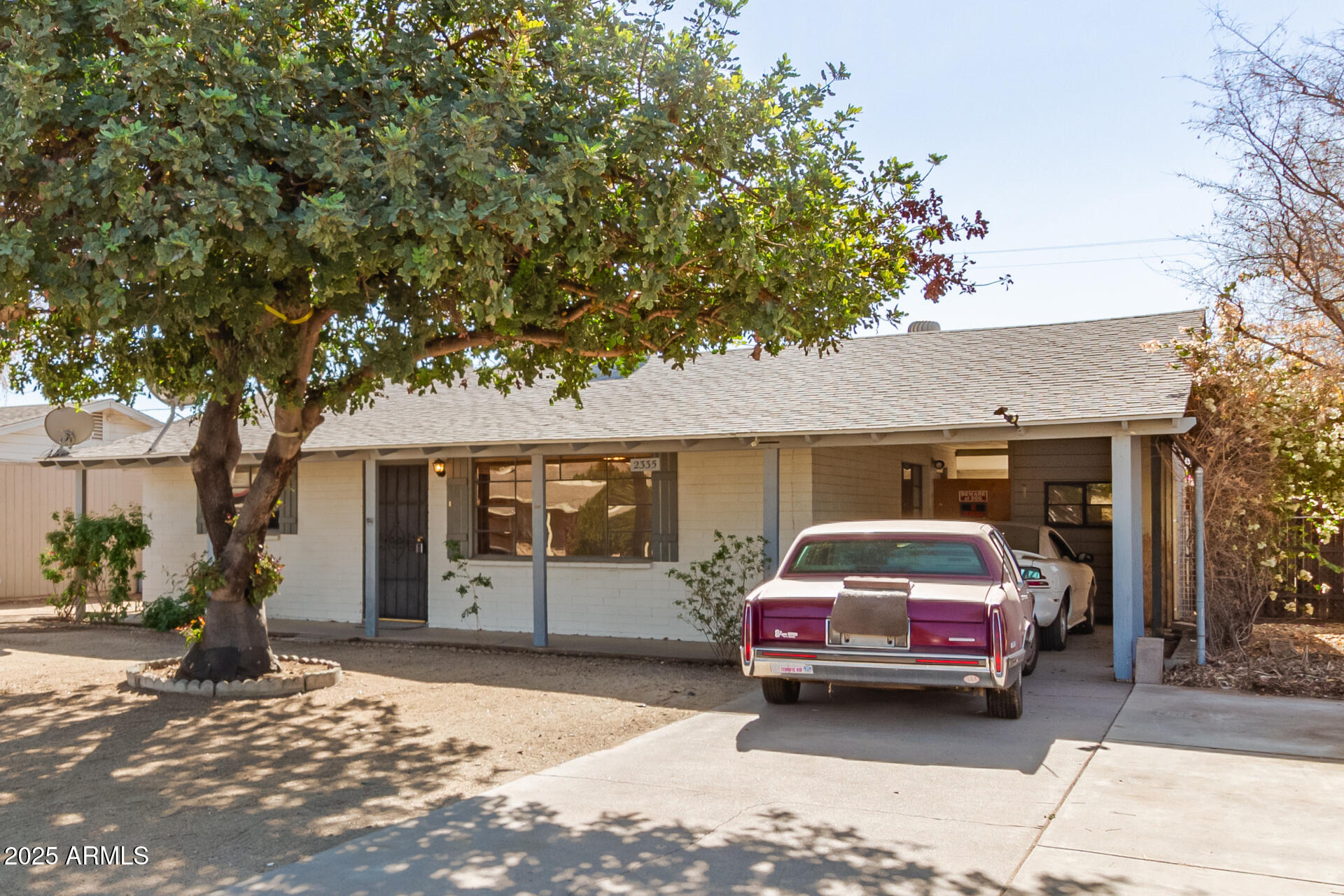 2335 W TUCKEY Lane