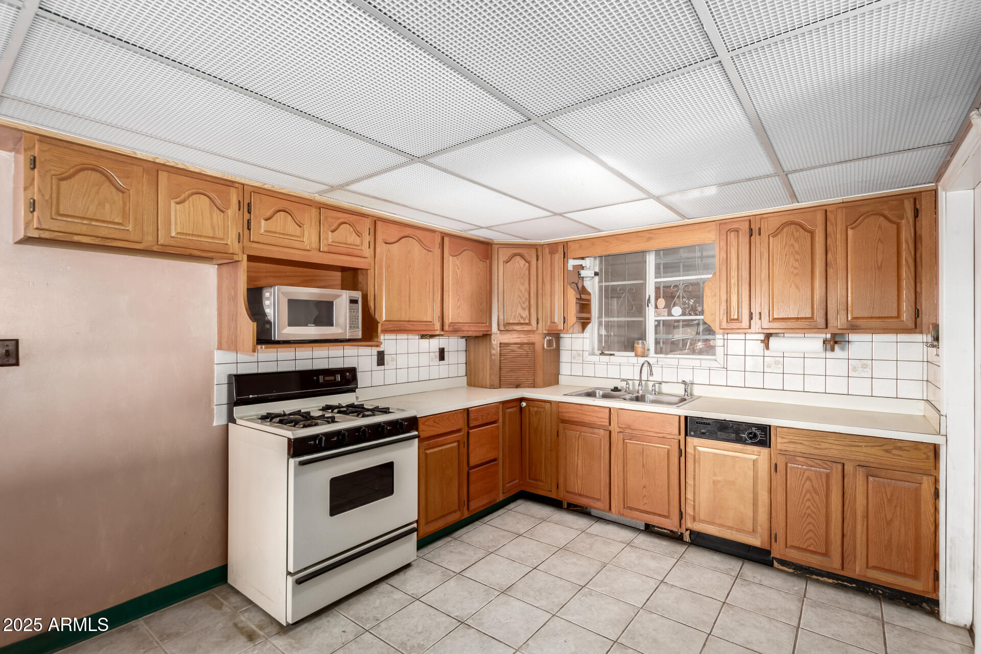 2335 W TUCKEY Lane