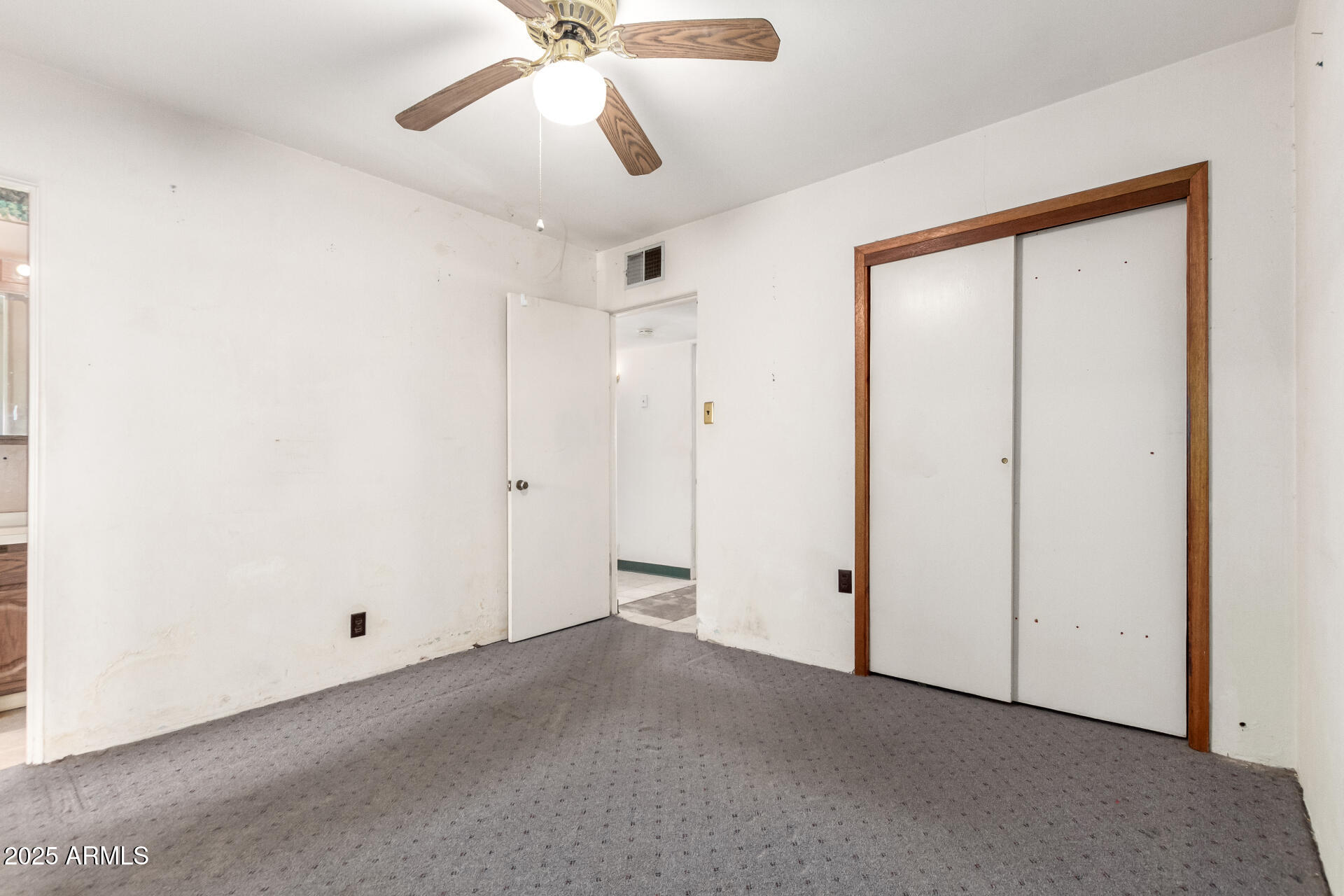 2335 W TUCKEY Lane