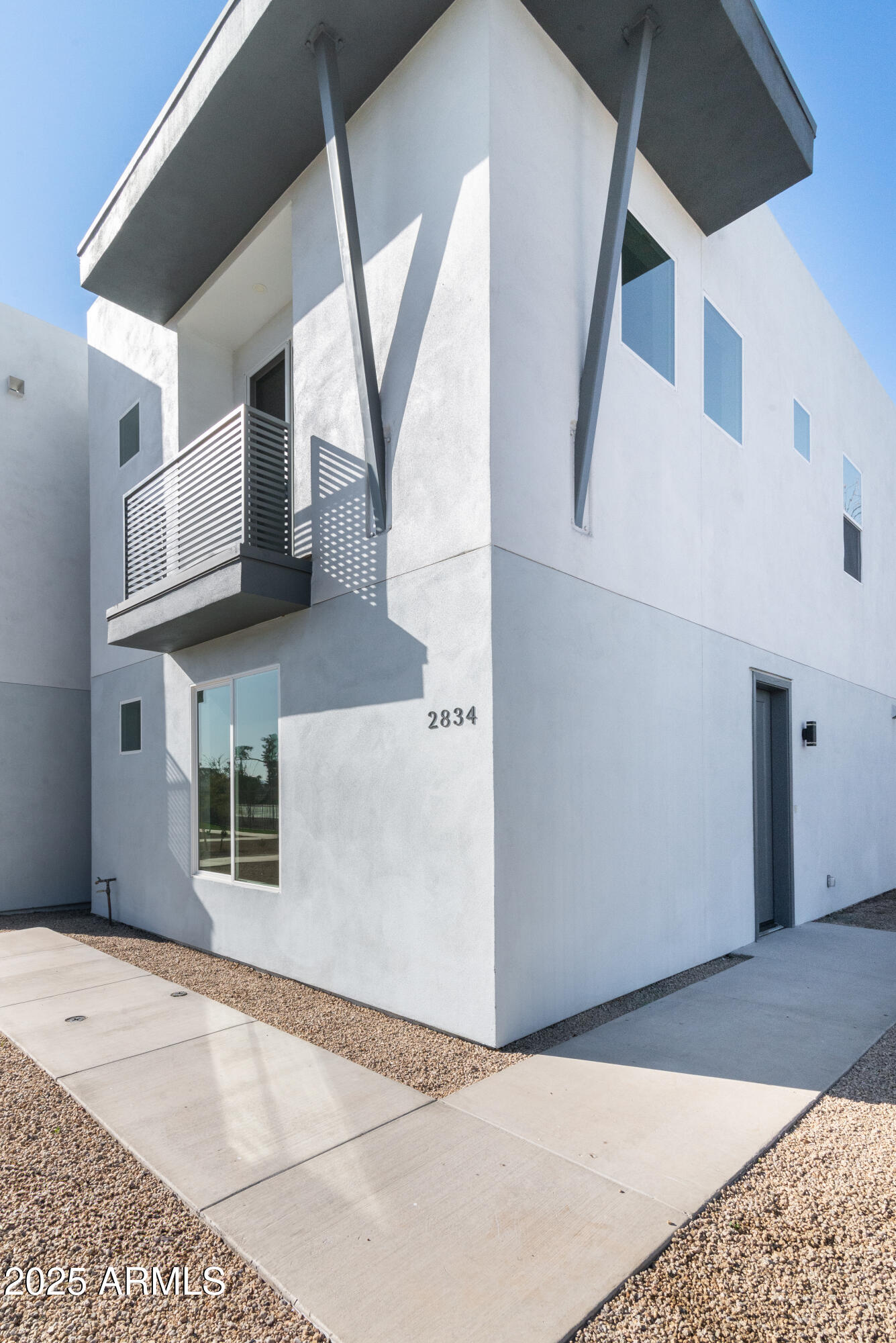 2834 N 19TH Avenue