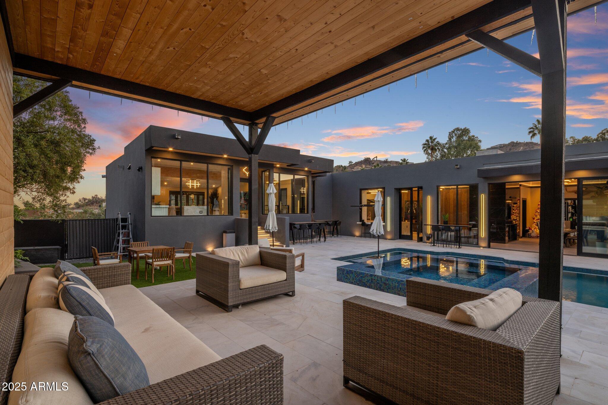 7223 N BLACK ROCK Trail