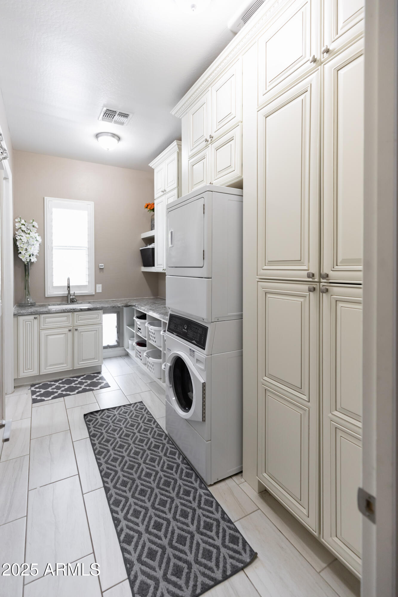 1783 E DESERT BROOM Place