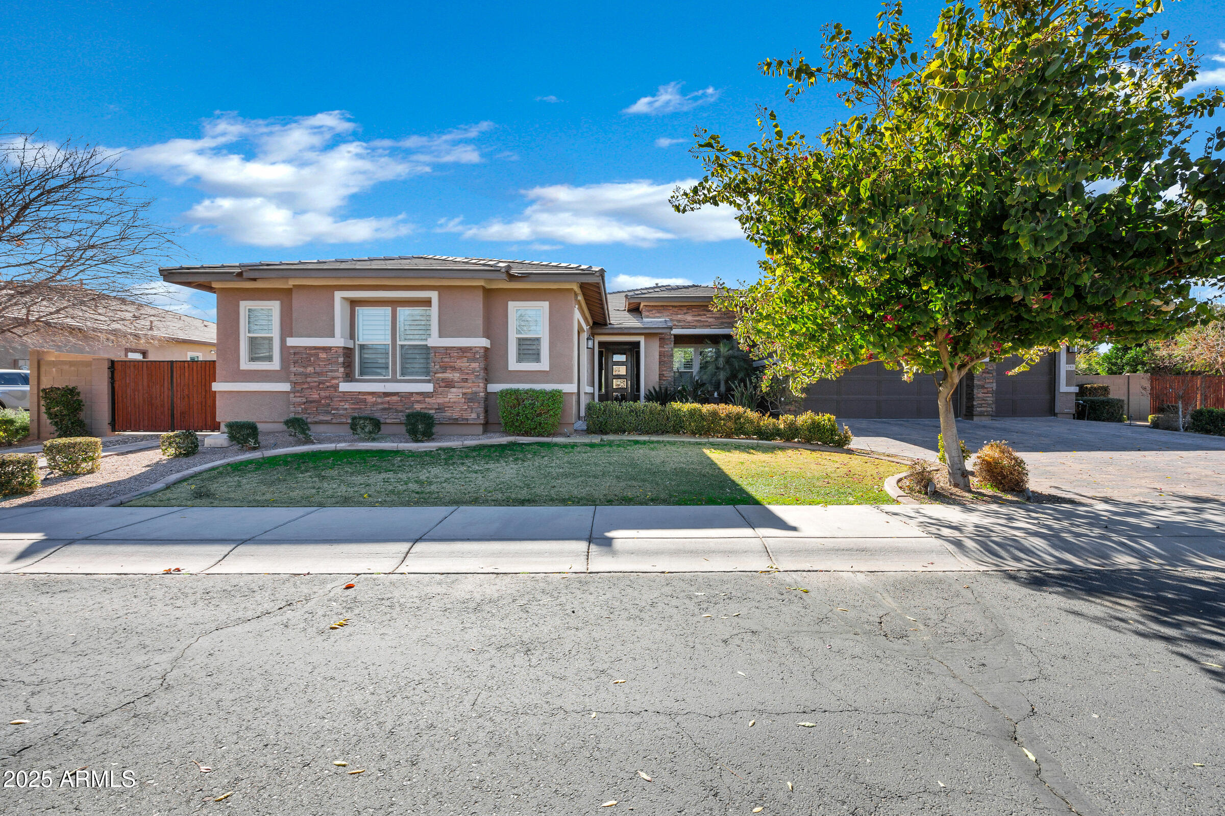 1783 E DESERT BROOM Place