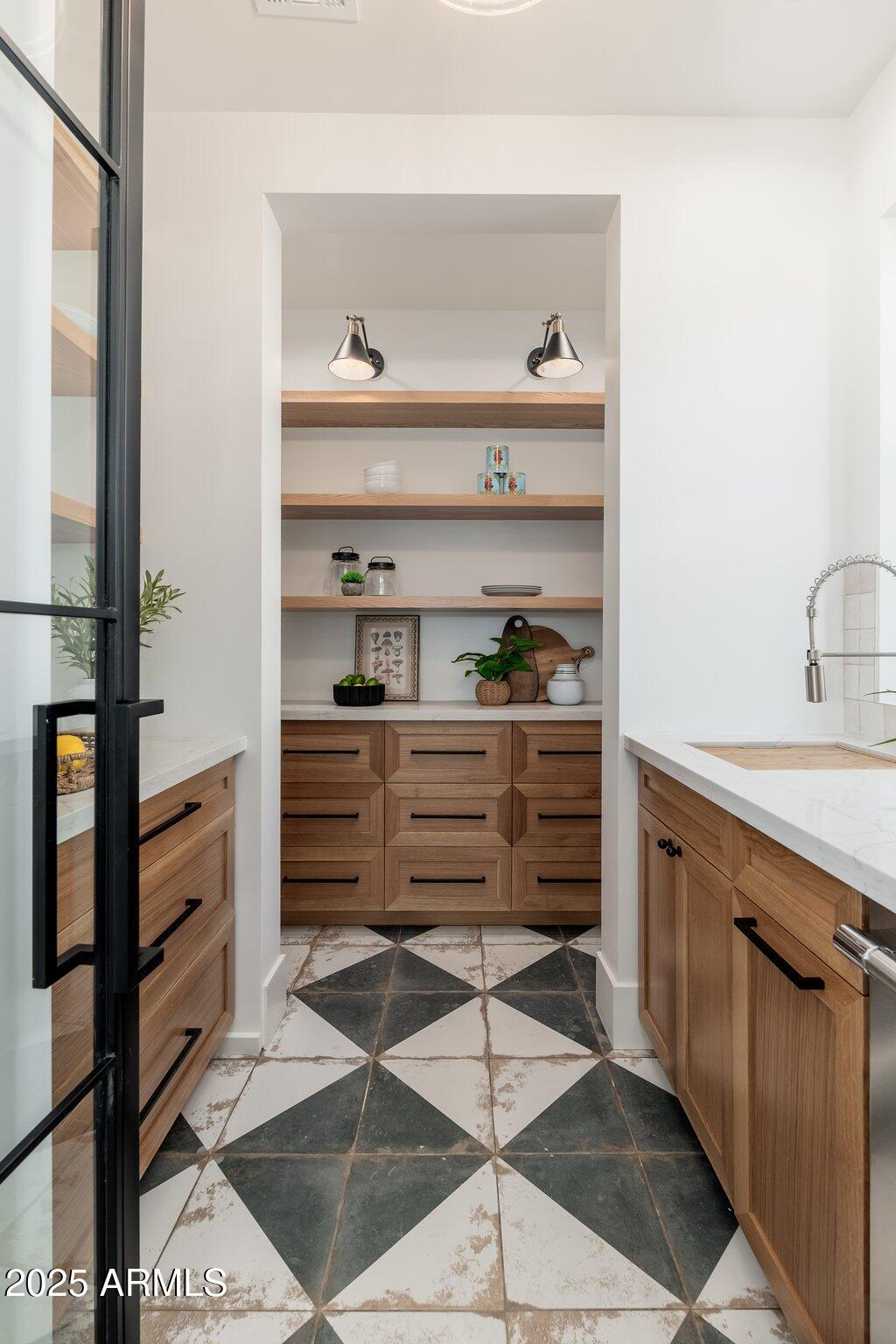 3427 E CAMPBELL Avenue