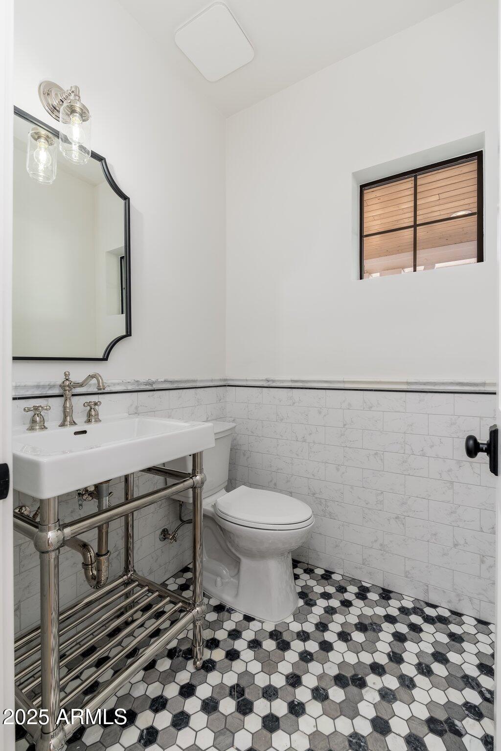 3427 E CAMPBELL Avenue