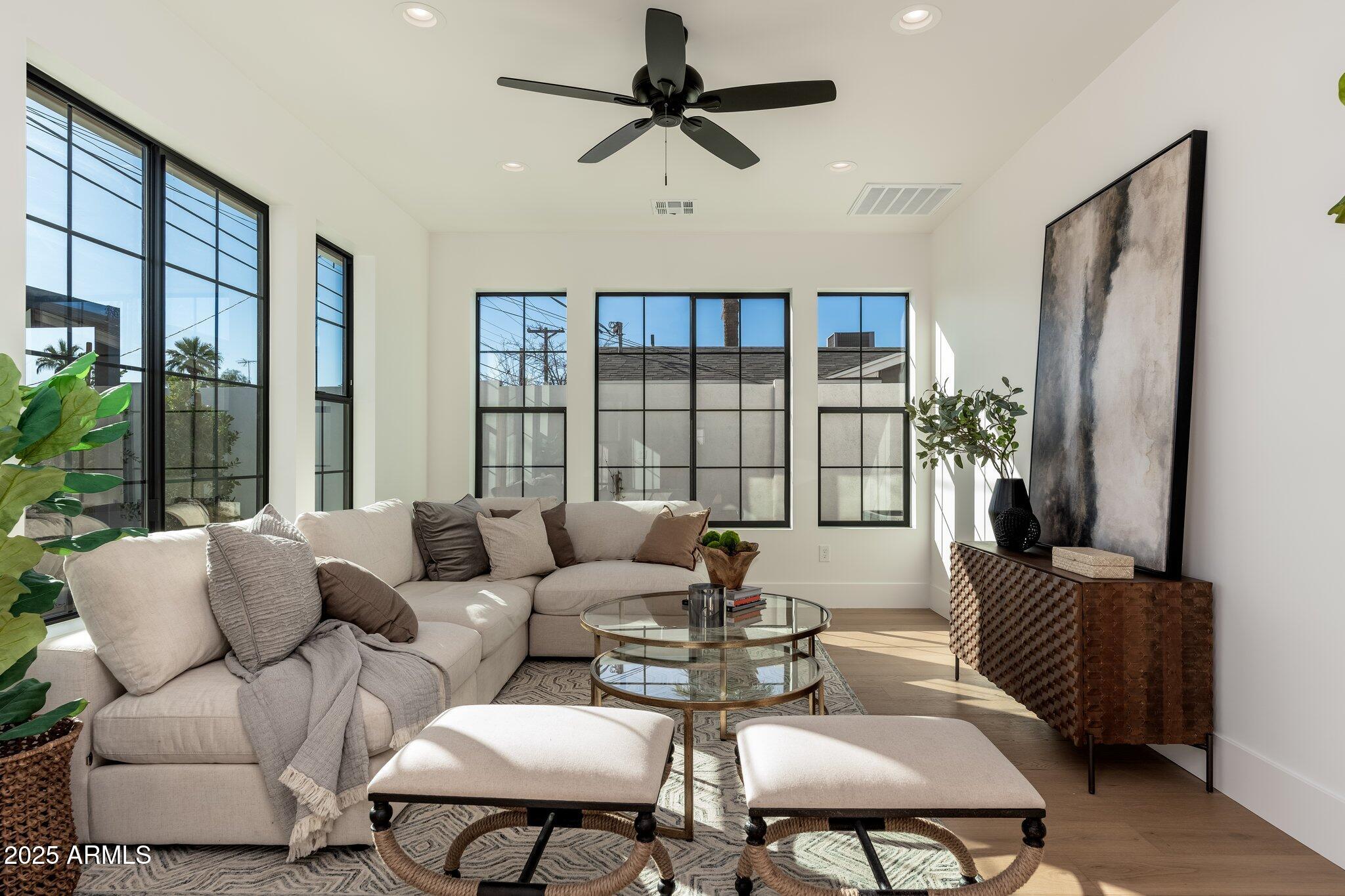 3427 E CAMPBELL Avenue