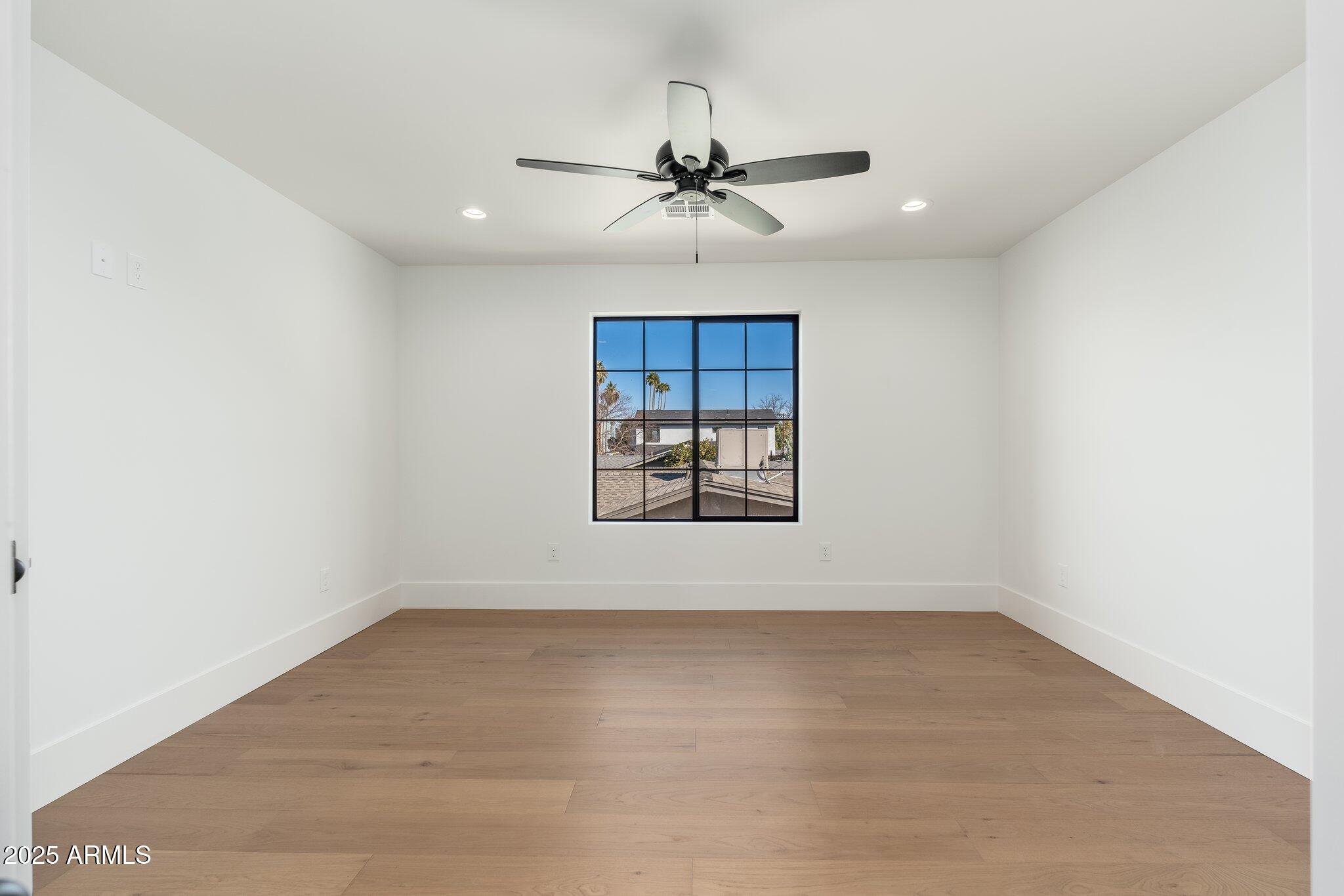 3427 E CAMPBELL Avenue