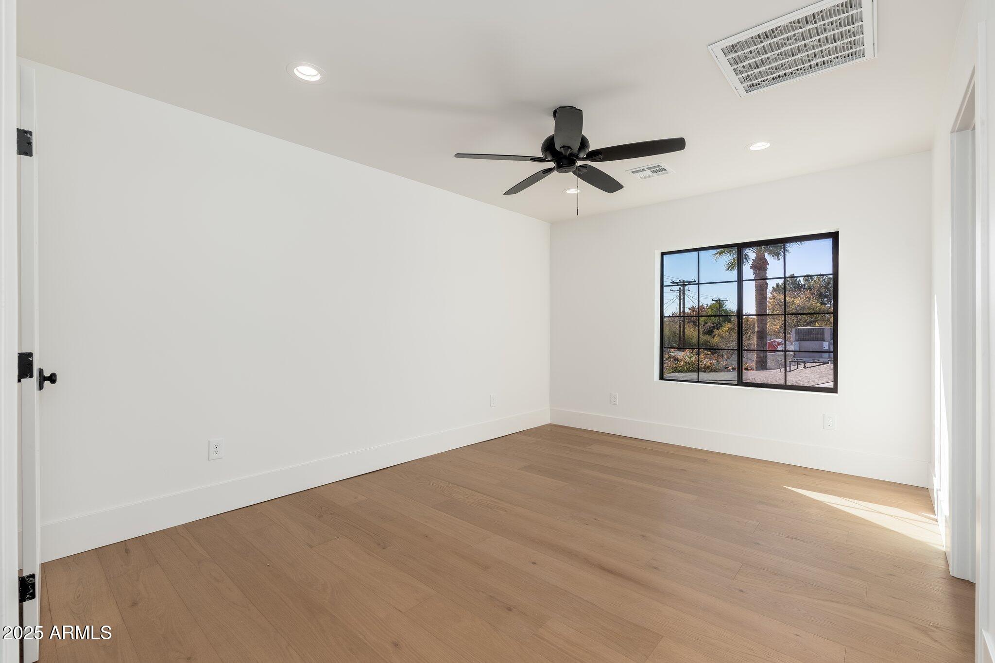 3427 E CAMPBELL Avenue