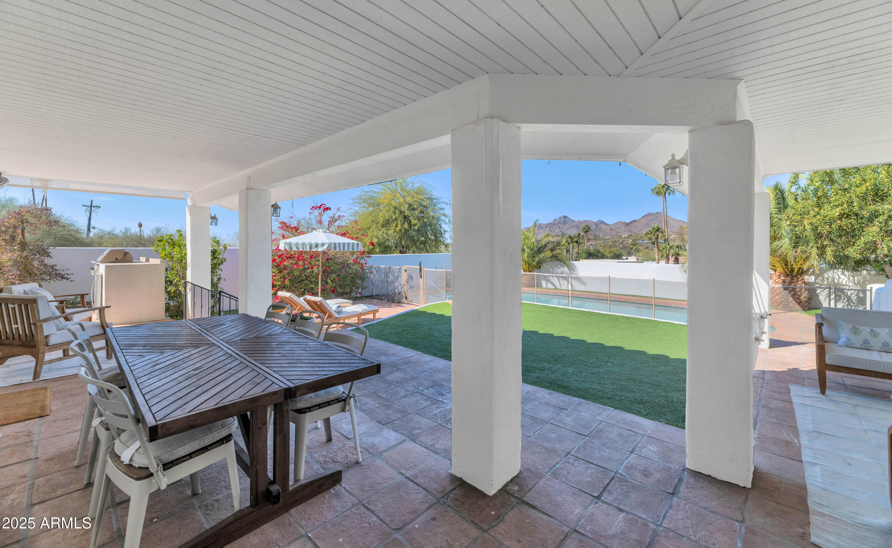 4601 E SOLANO Drive