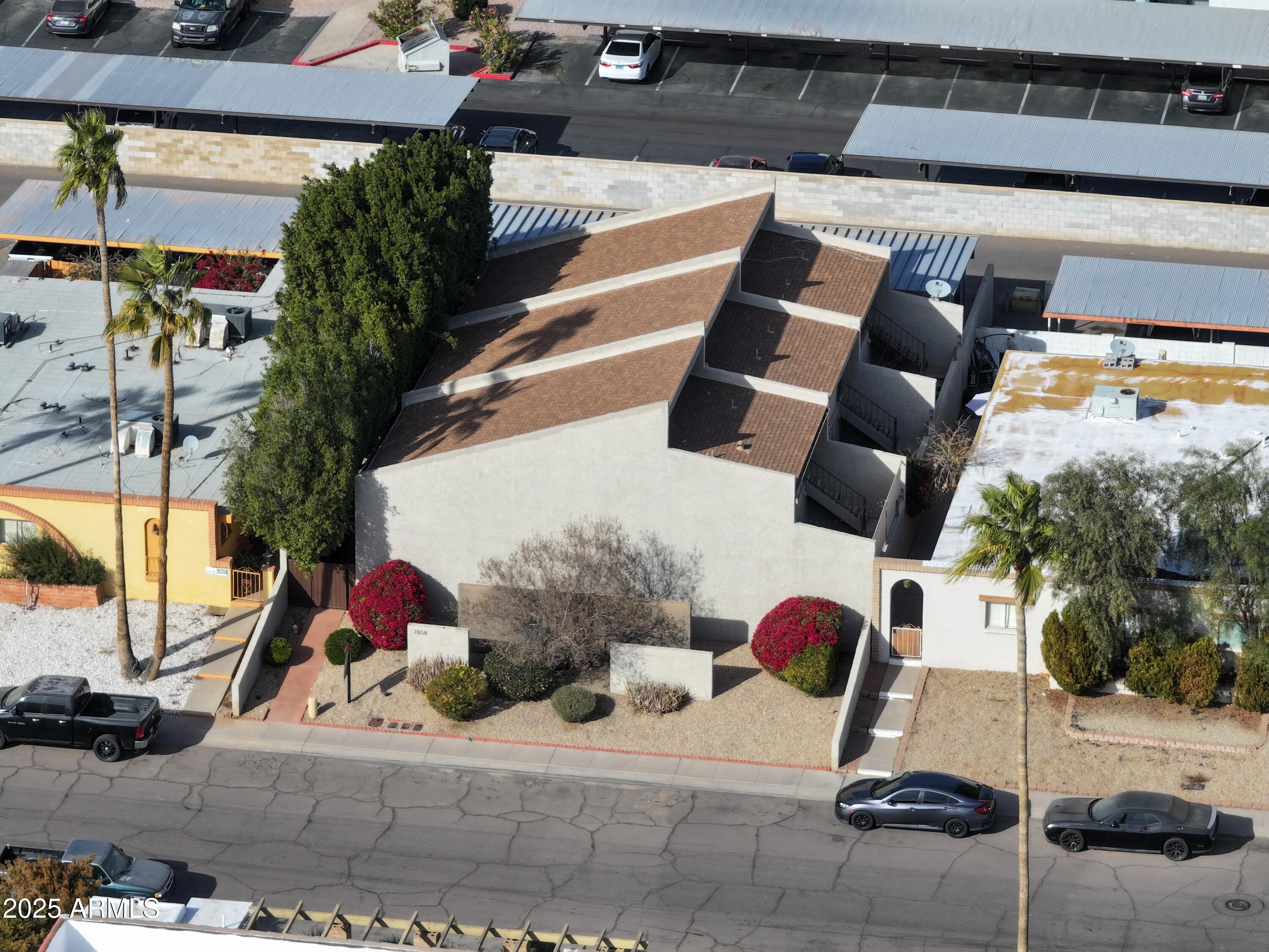 7858 E GLENROSA Avenue