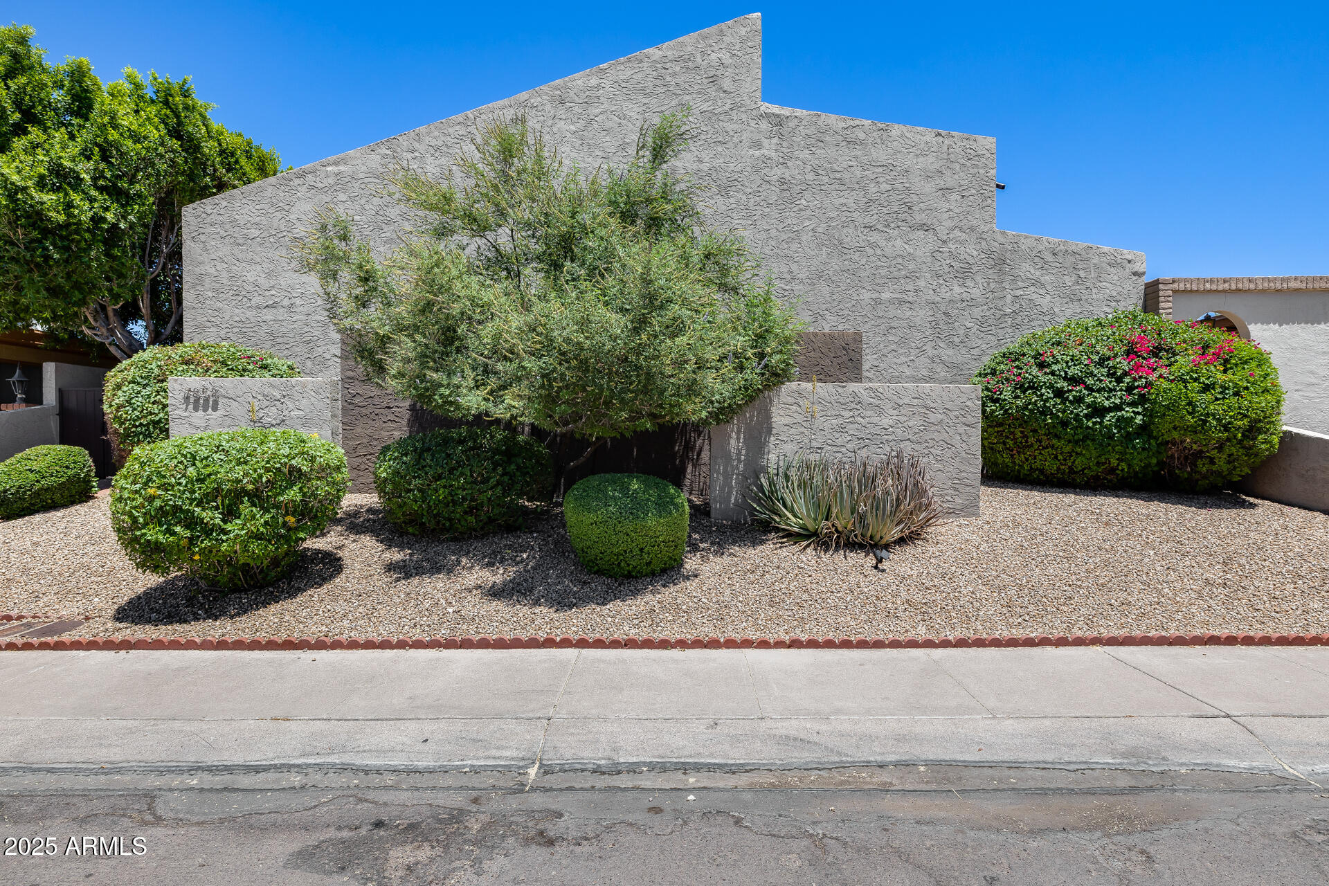 7858 E GLENROSA Avenue