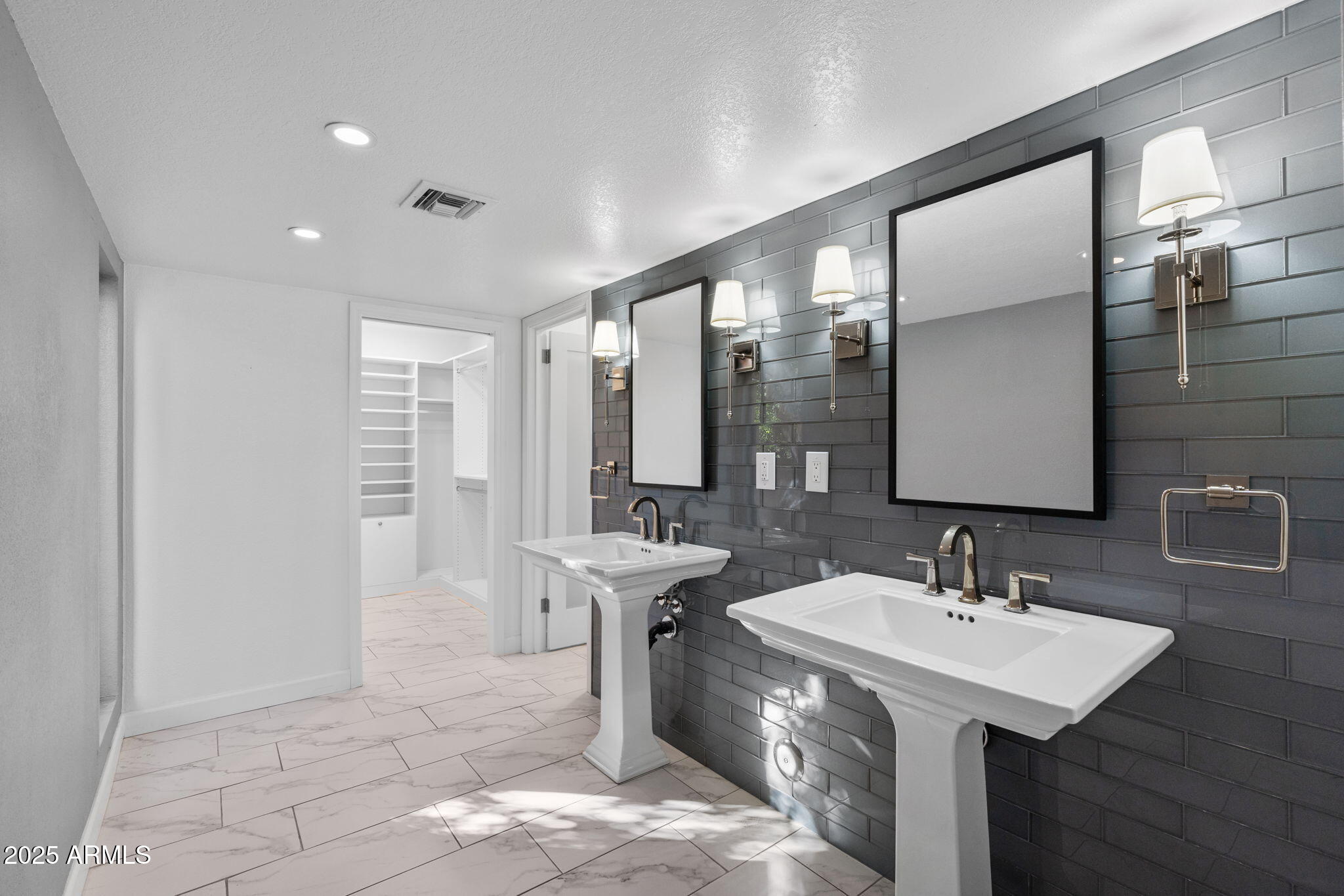 3174 E MARLETTE Avenue