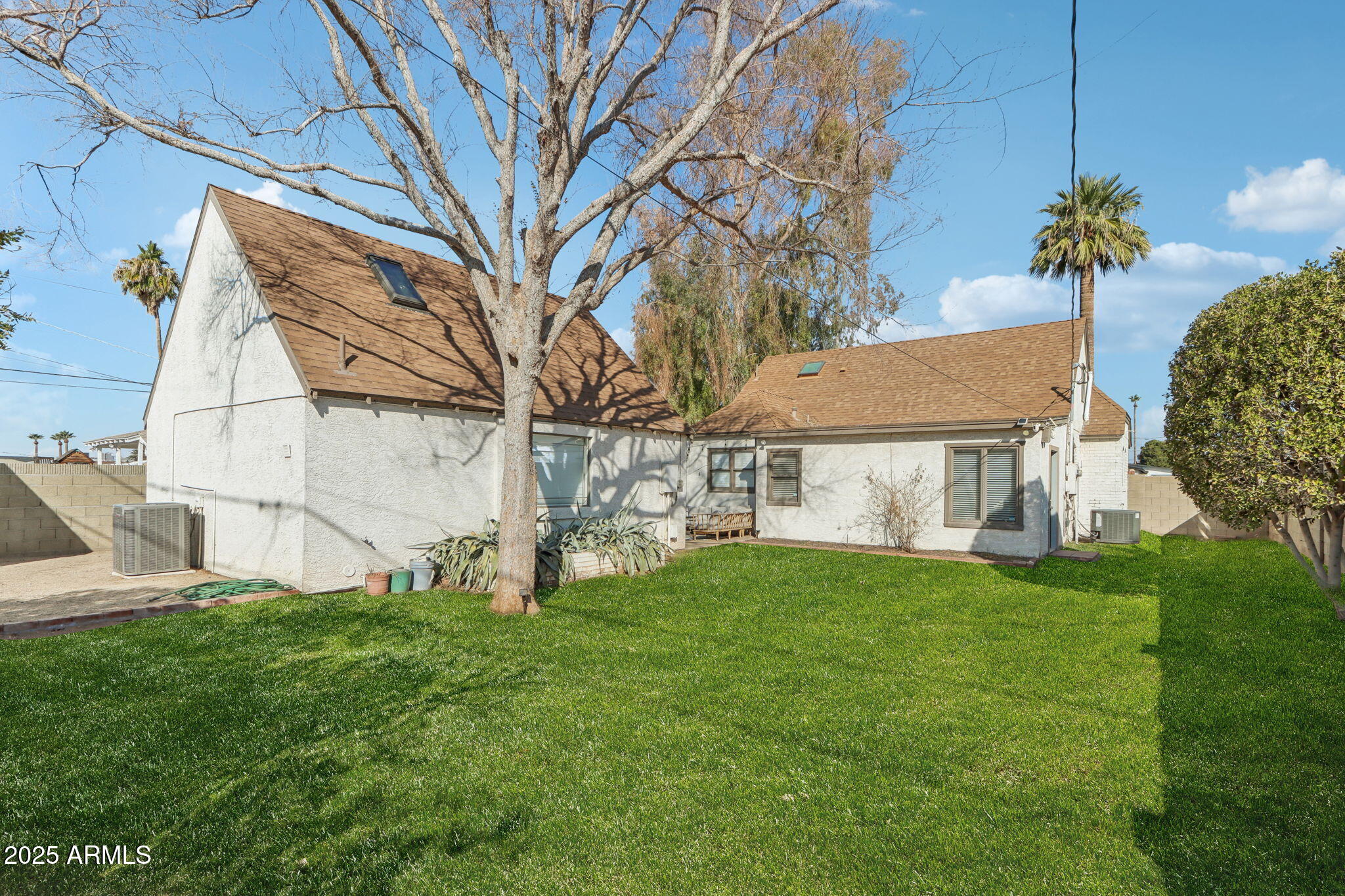 2209 E WELDON Avenue