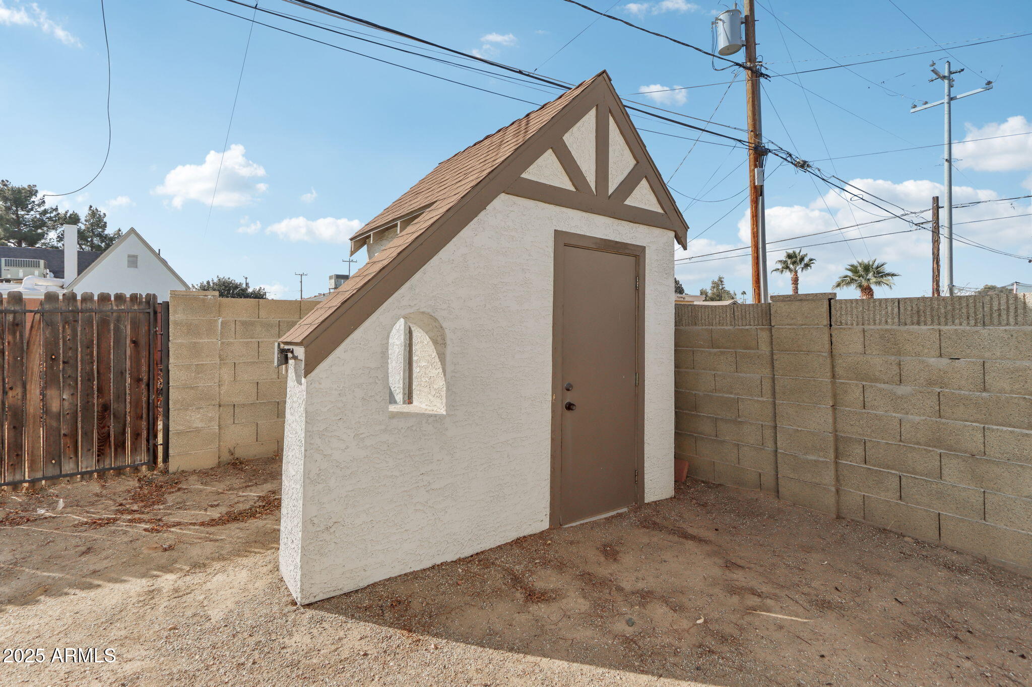 2209 E WELDON Avenue