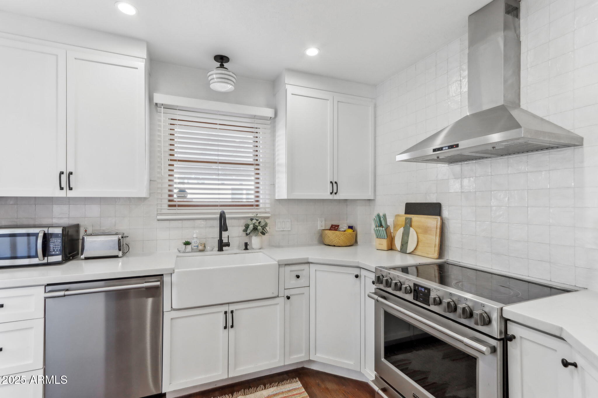 2209 E WELDON Avenue