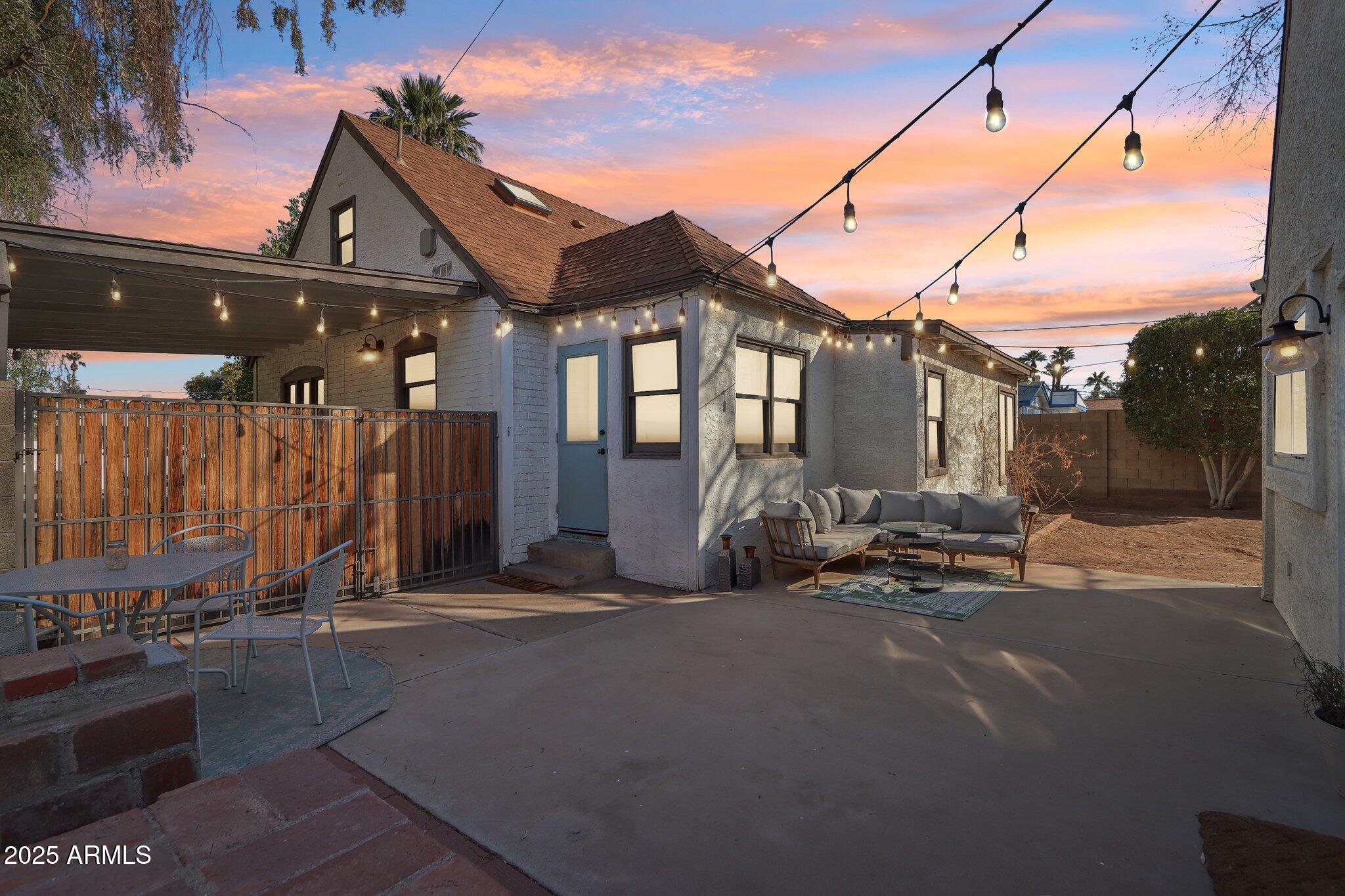 2209 E WELDON Avenue