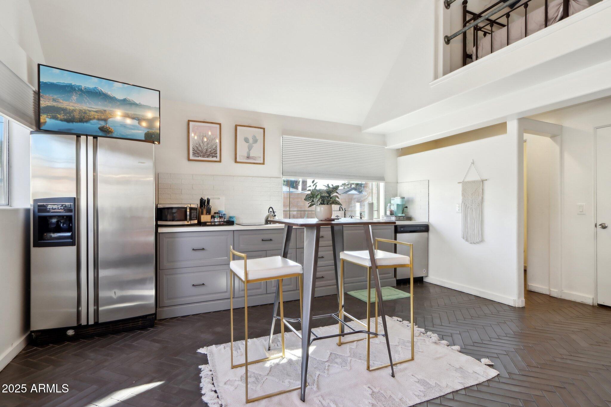 2209 E WELDON Avenue