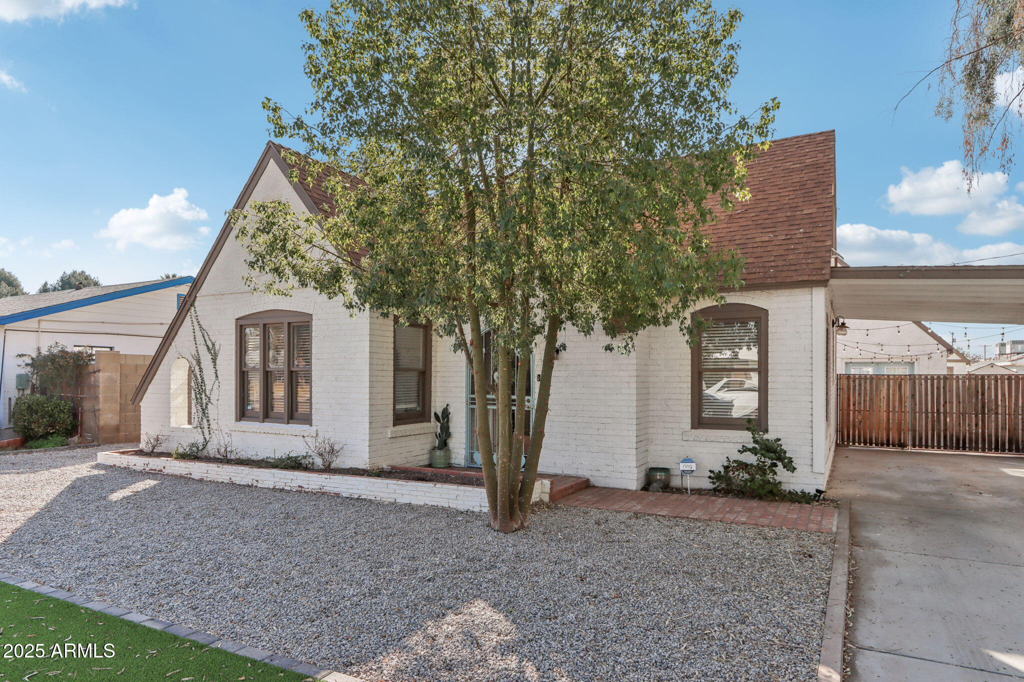 2209 E WELDON Avenue