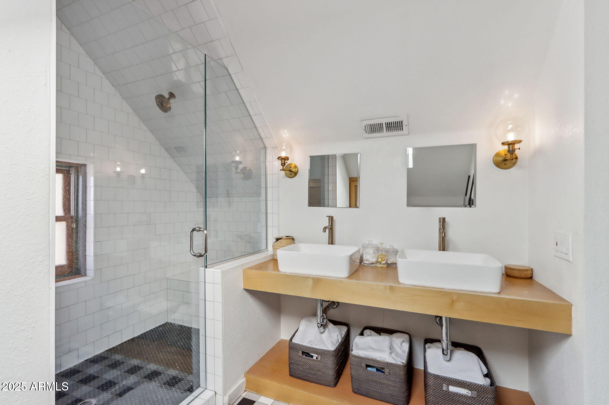 2209 E WELDON Avenue