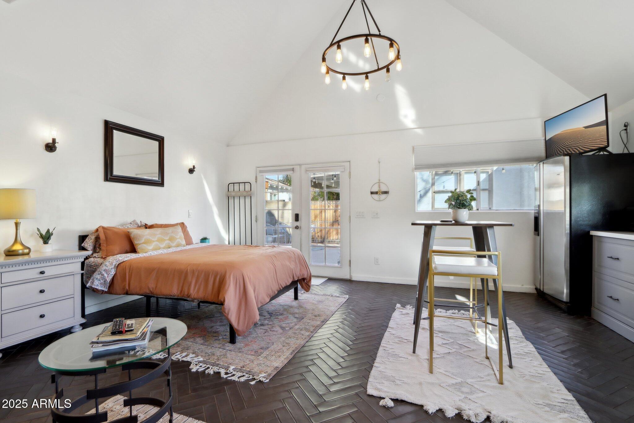 2209 E WELDON Avenue