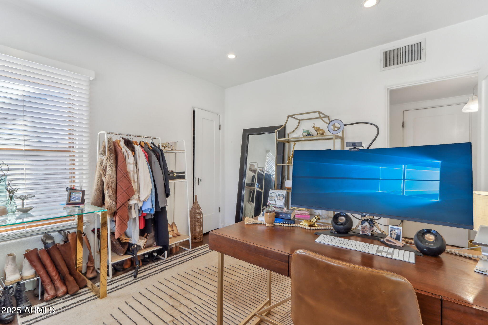 2209 E WELDON Avenue