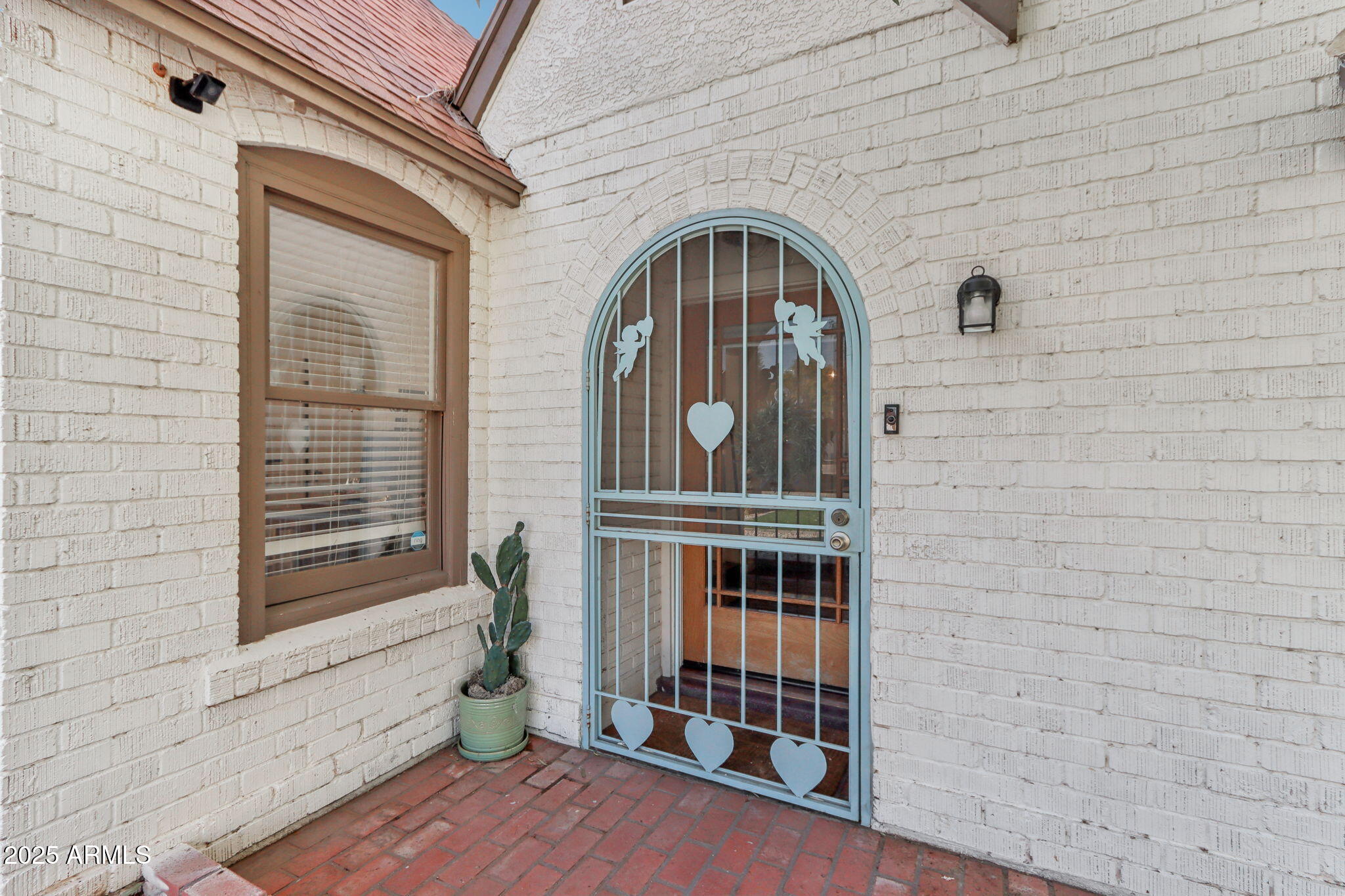 2209 E WELDON Avenue