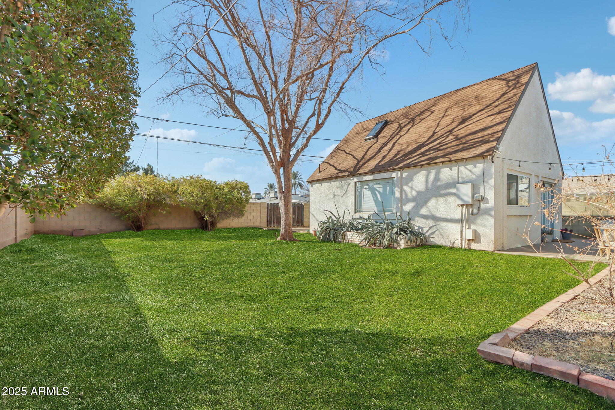 2209 E WELDON Avenue