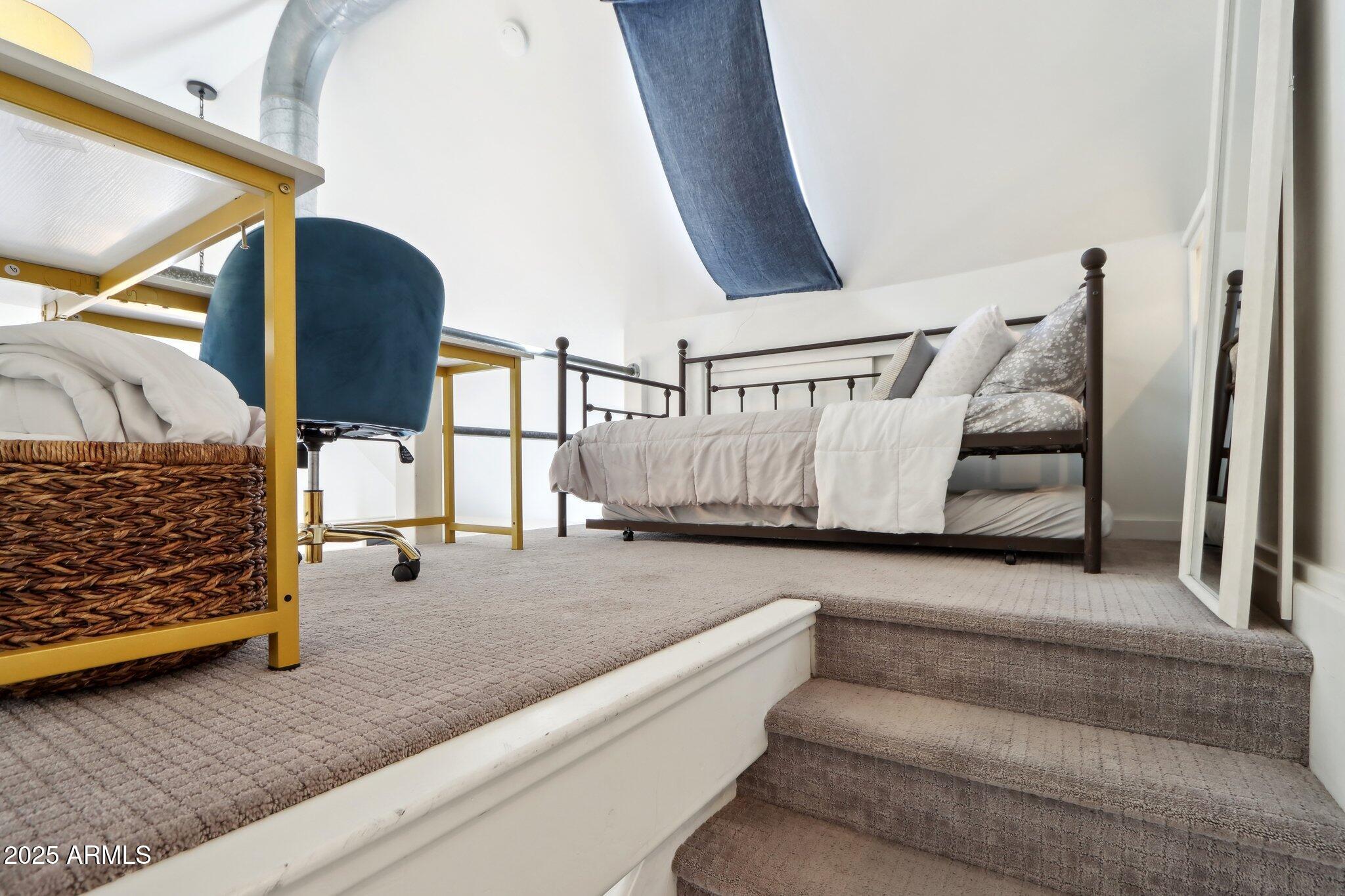 2209 E WELDON Avenue