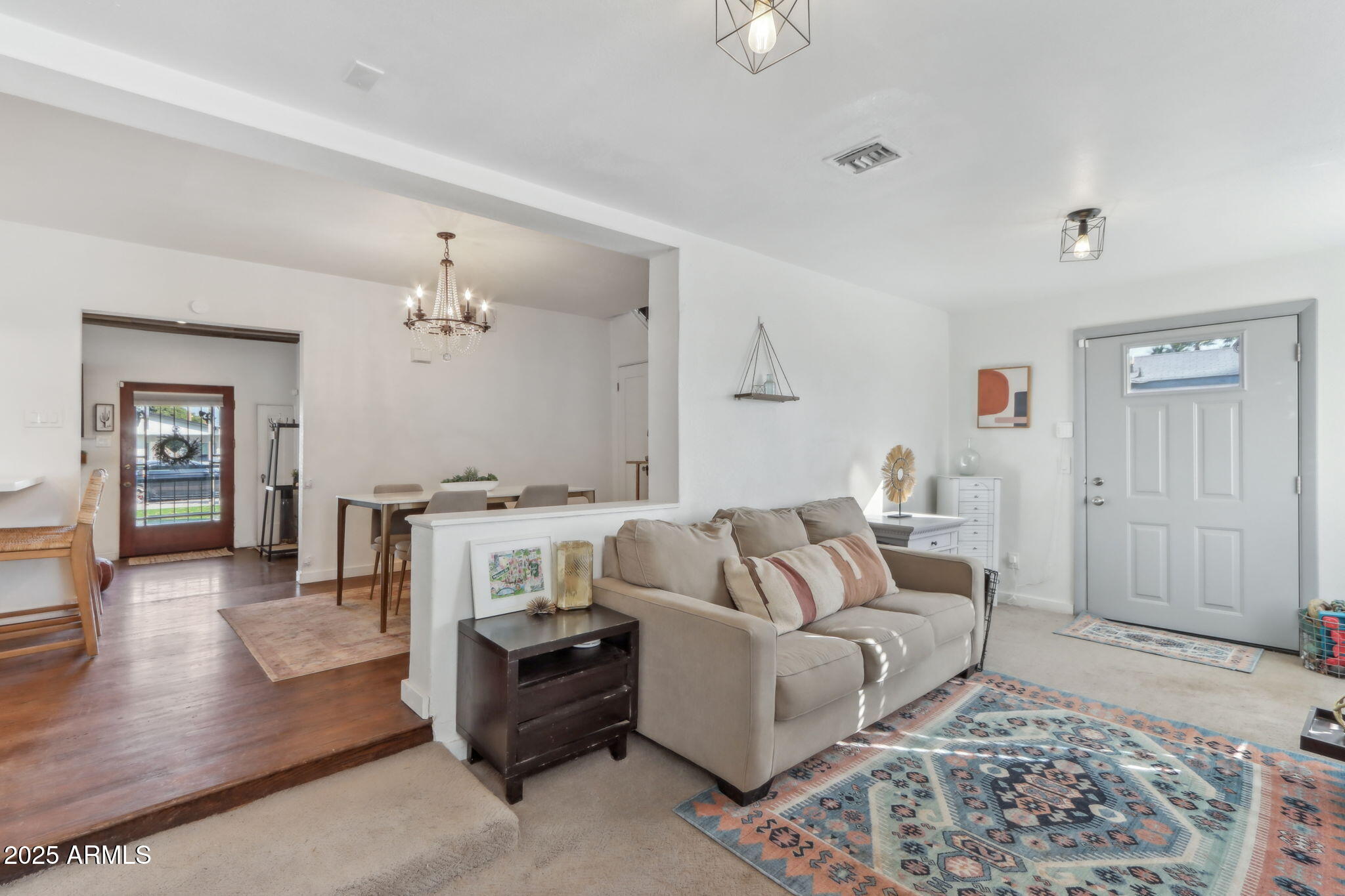 2209 E WELDON Avenue