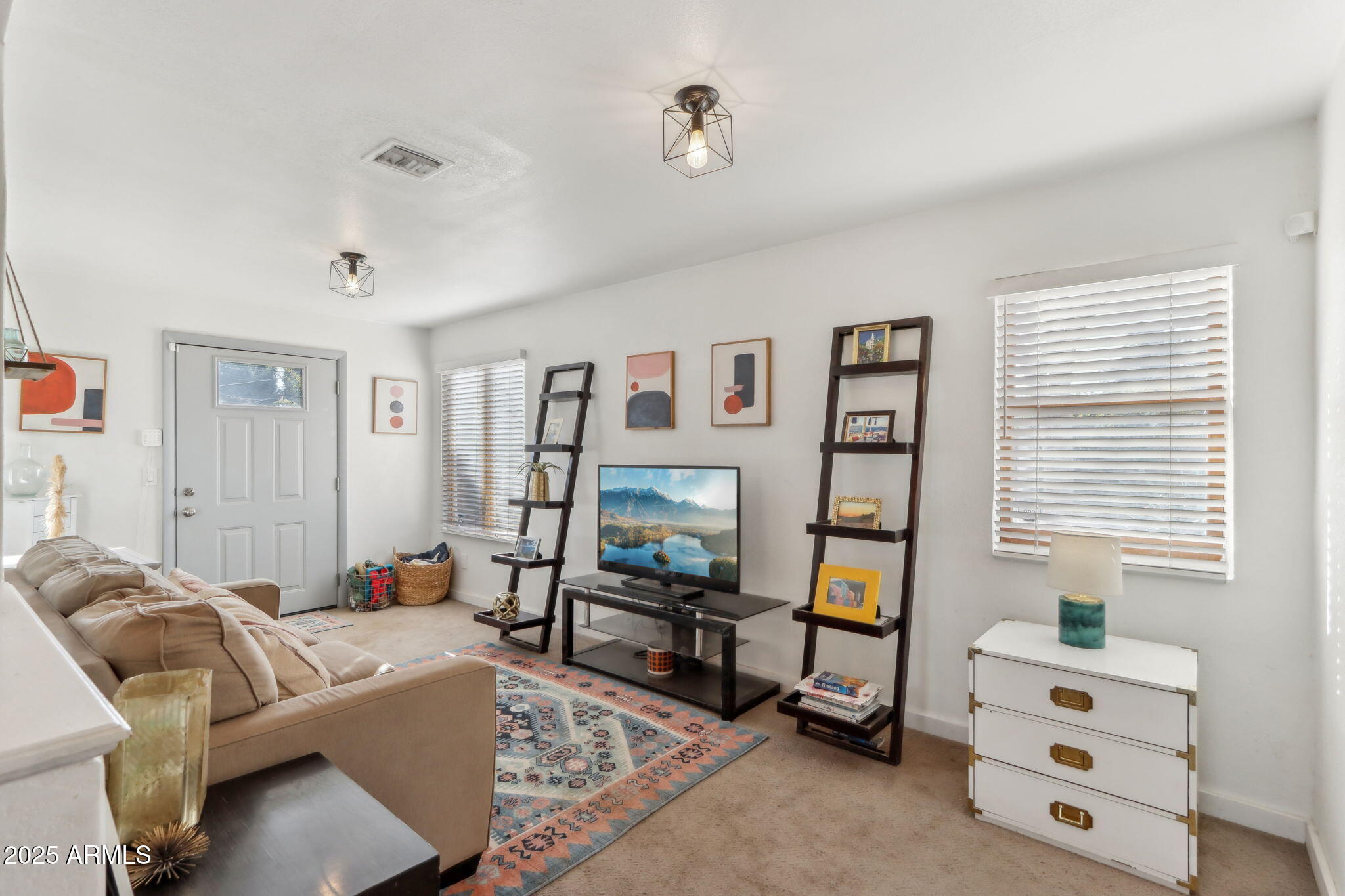 2209 E WELDON Avenue