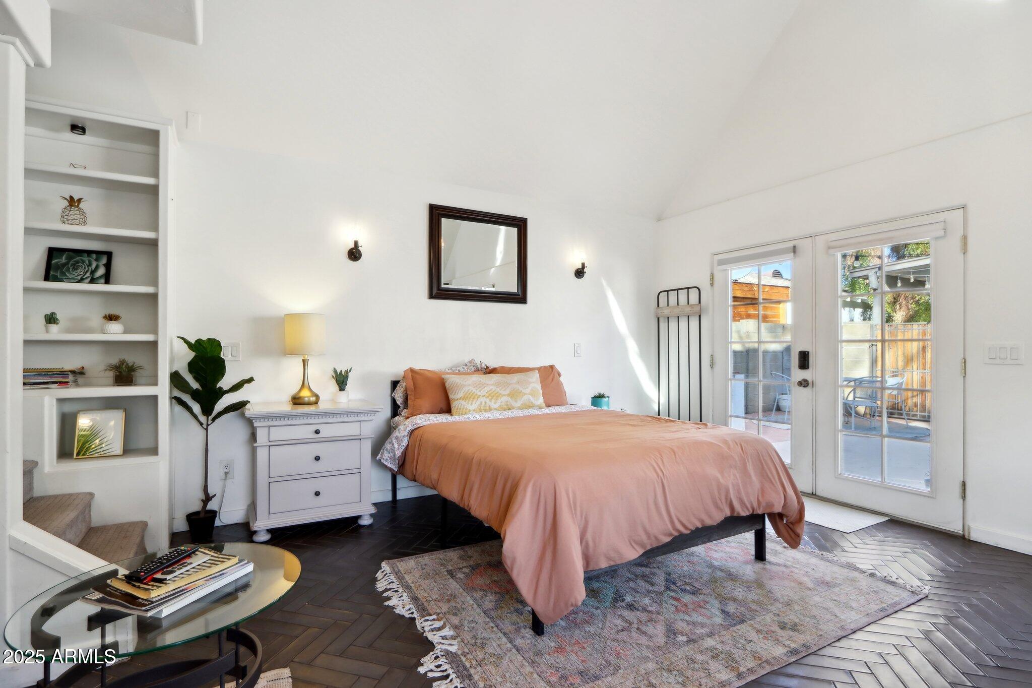 2209 E WELDON Avenue