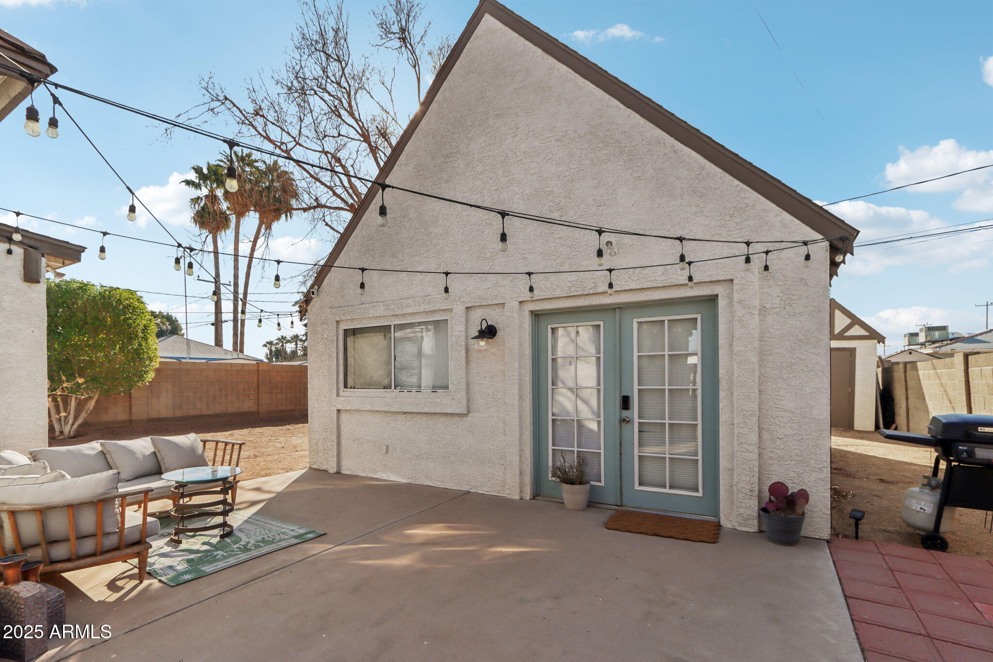 2209 E WELDON Avenue