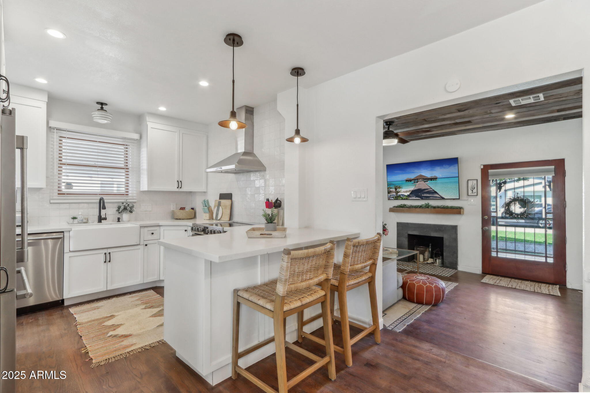 2209 E WELDON Avenue