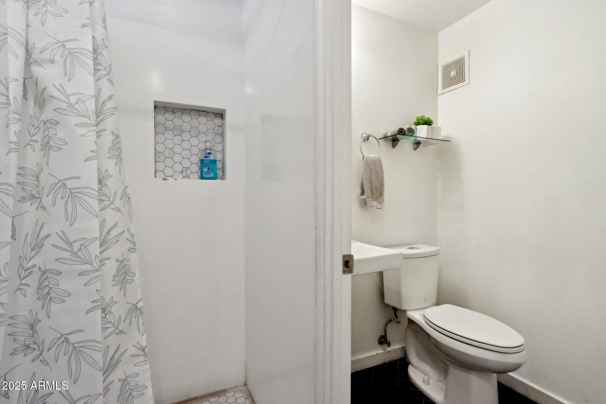 2209 E WELDON Avenue